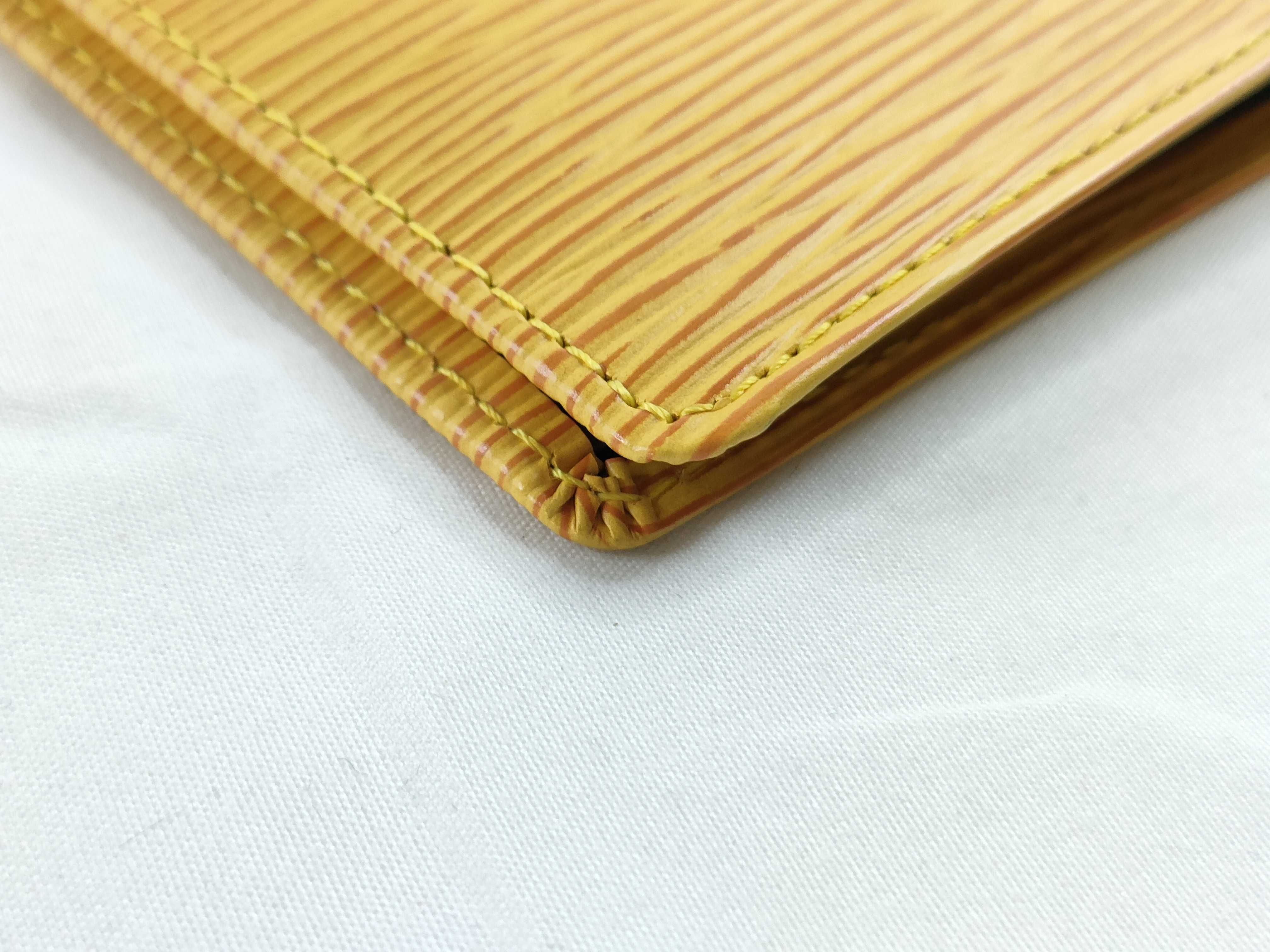 Epi Louis Vuitton Epi Portefeuille 6 Cartes Credit Card Case M63319 Billfold — view 4