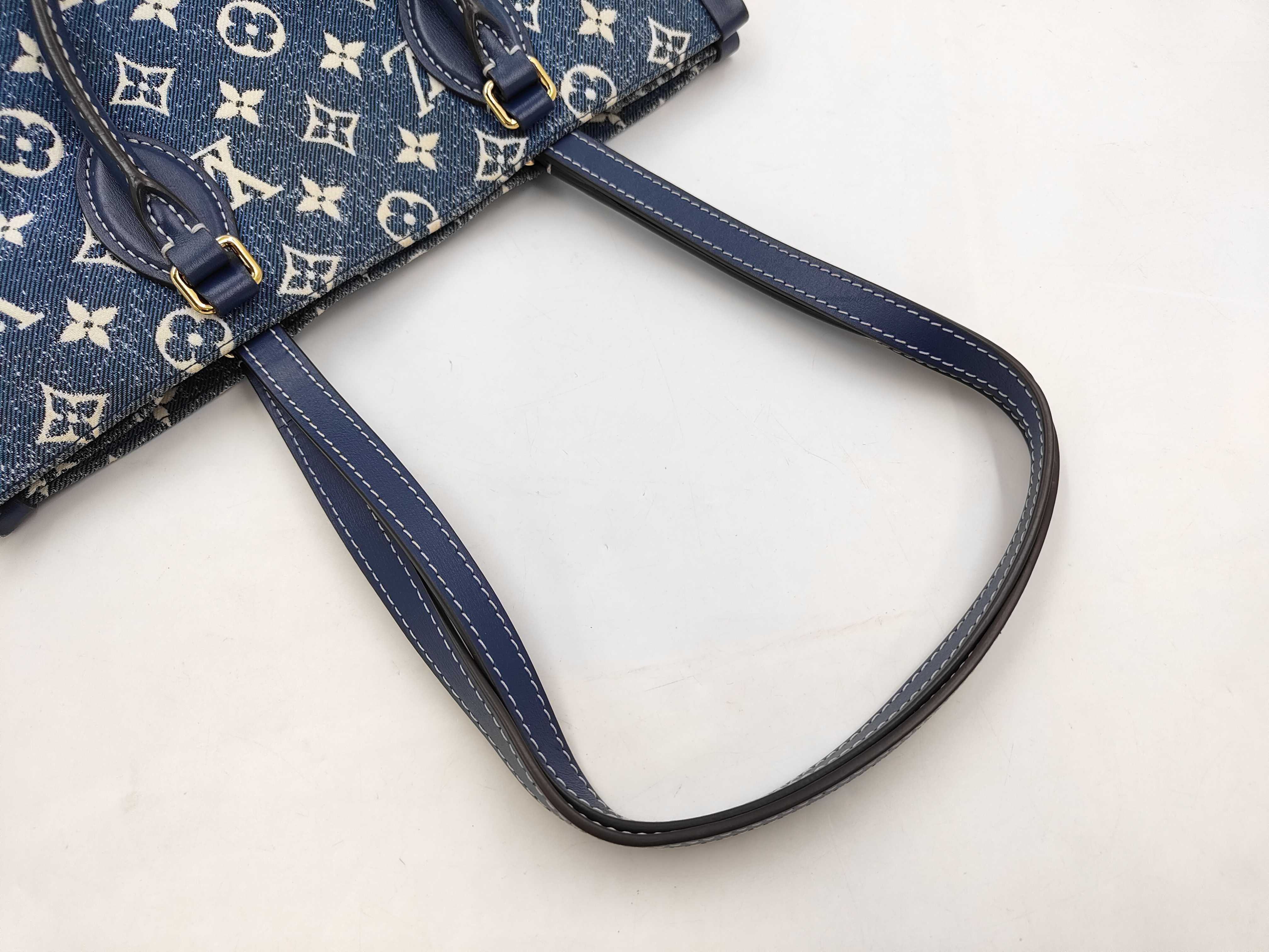Monogram Jacquard OnTheGo MM M59608 RFID Tote Bag — view 5