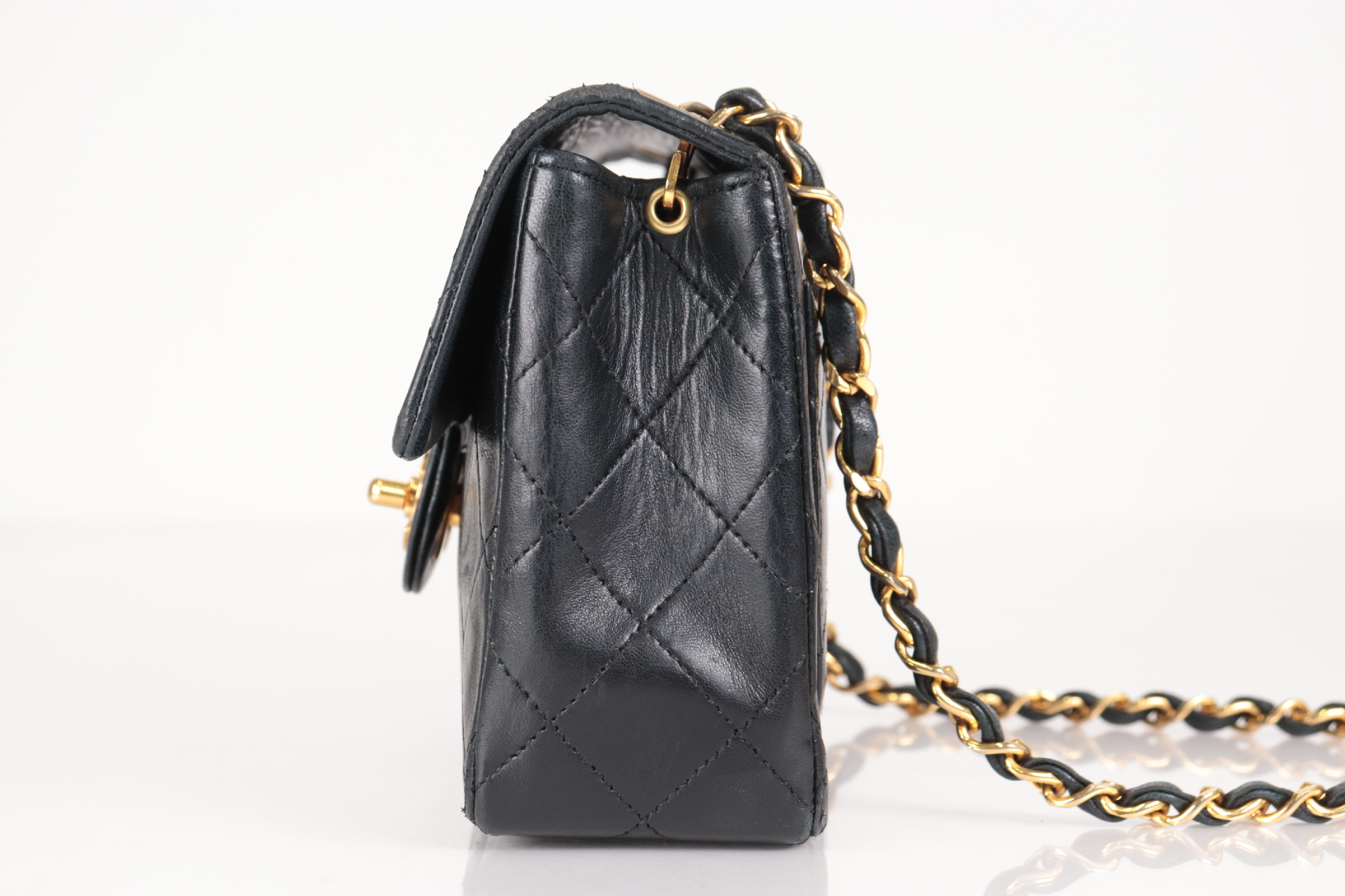 Mini Mat Lamb Chain Shoulder Bag (Serial Number 0) — view 3