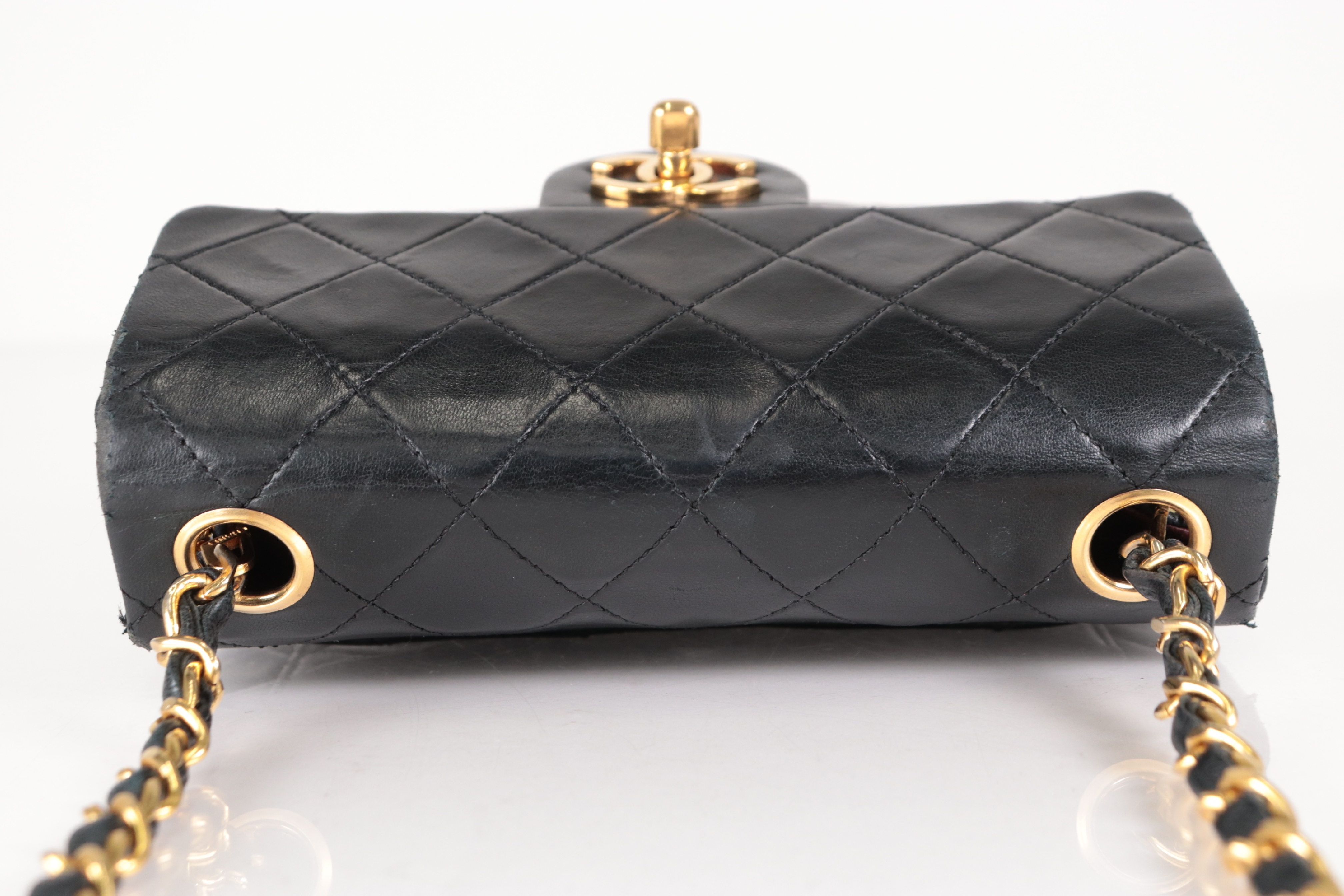 Mini Mat Lamb Chain Shoulder Bag (Serial Number 0) — view 5