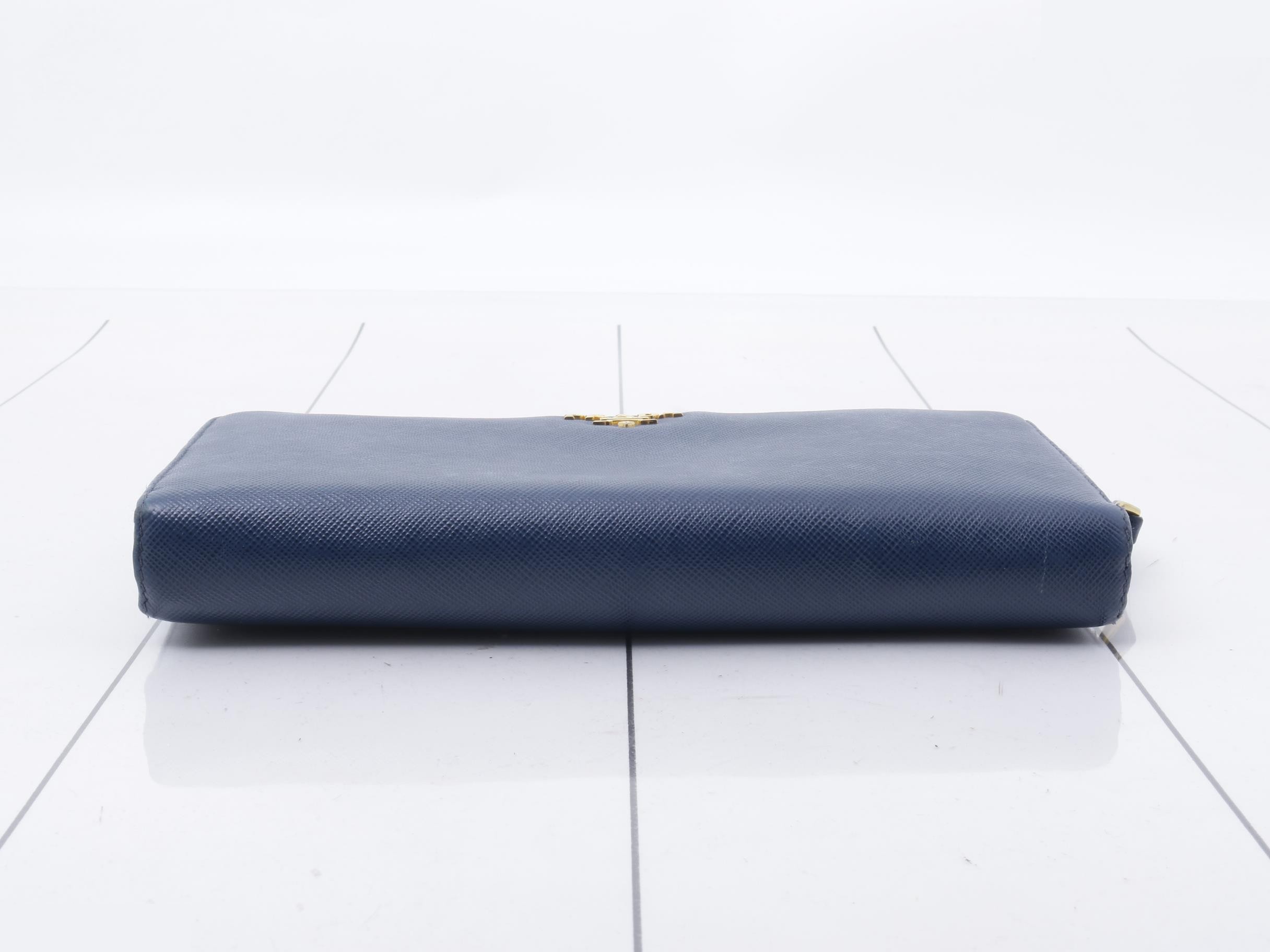 Round zipper Saffiano leather bag/wallet, blue — view 3