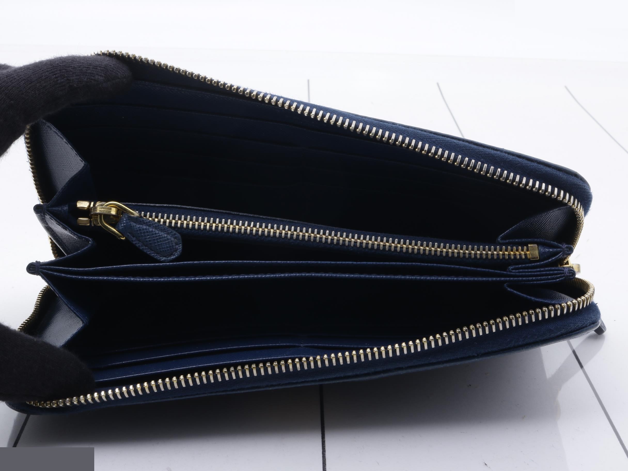 Round zipper Saffiano leather bag/wallet, blue — view 4