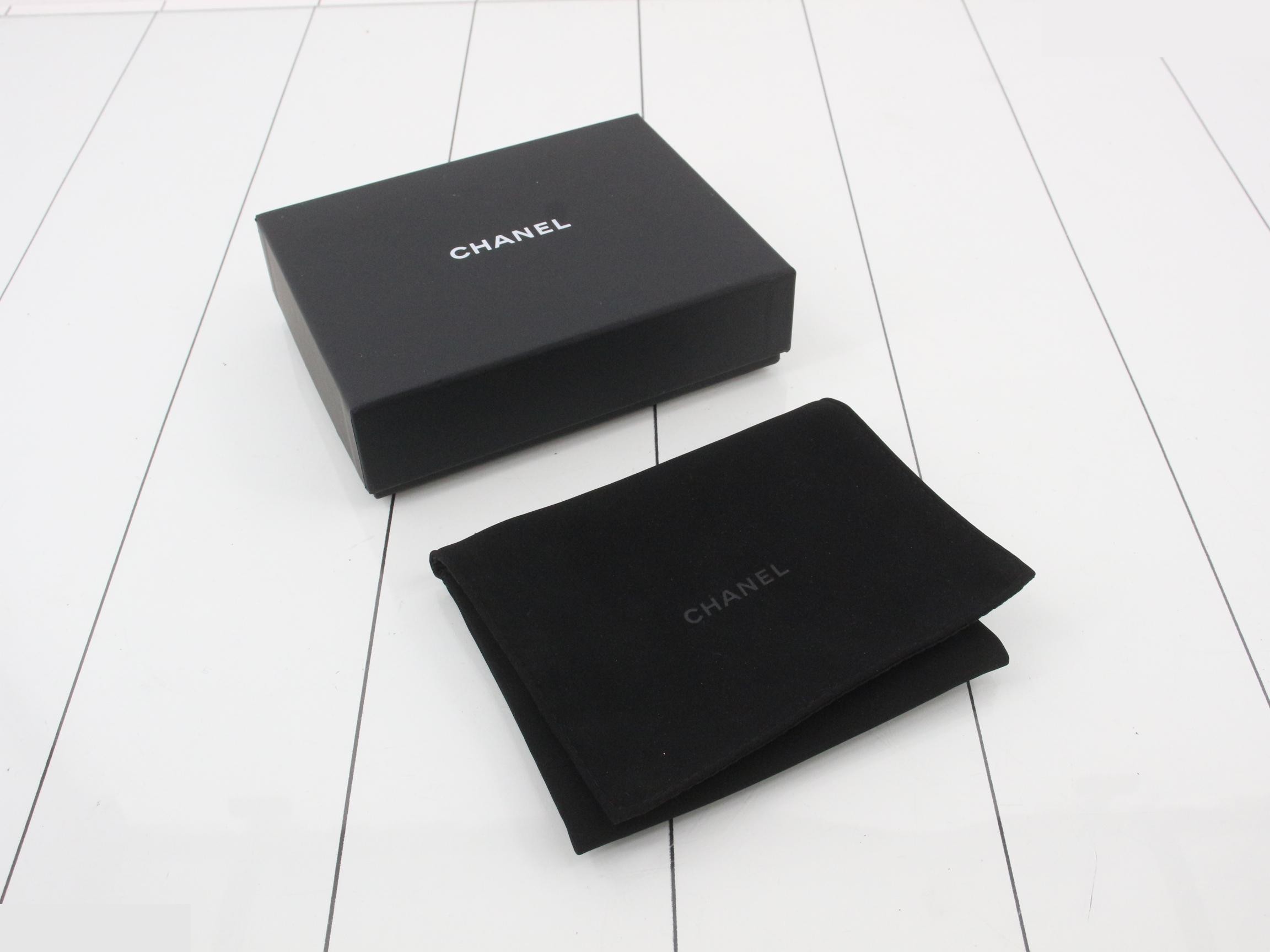 Caviar skin (bag) and coin case — view 5