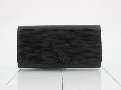 Epi Capucines Long Wallet