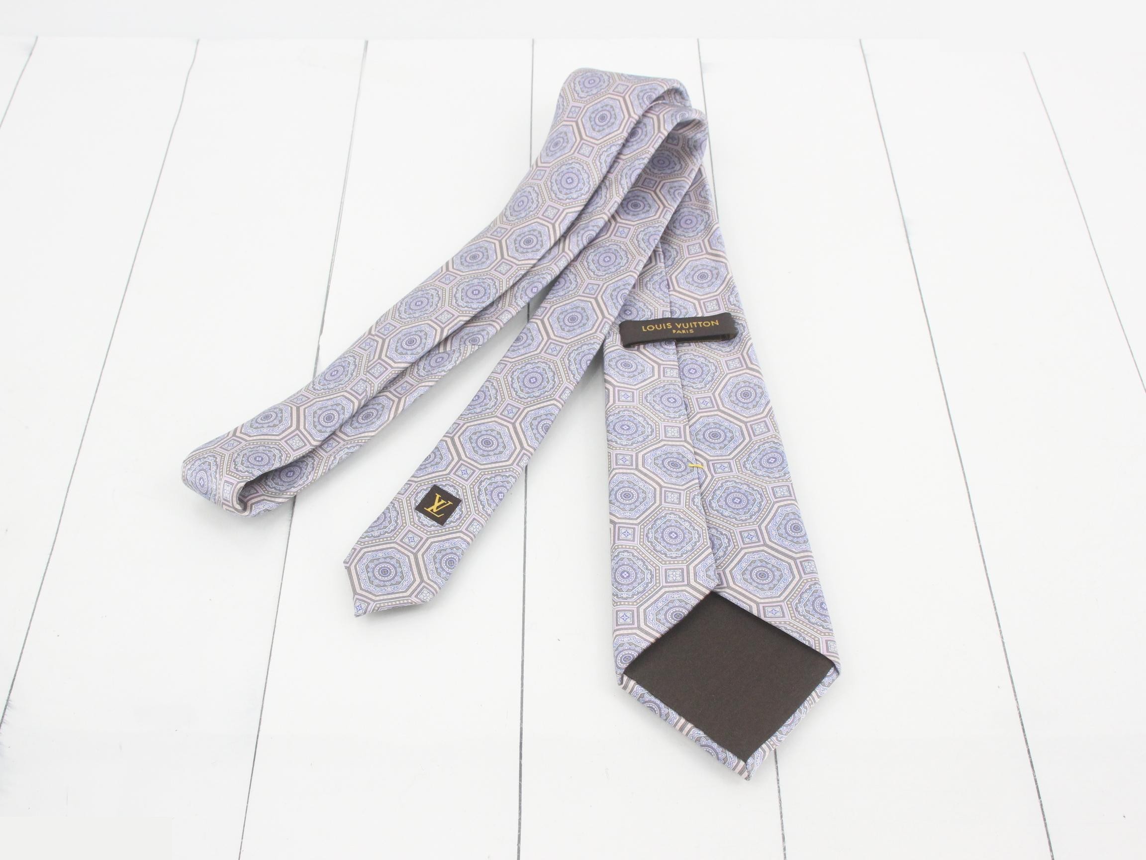 tie — view 2