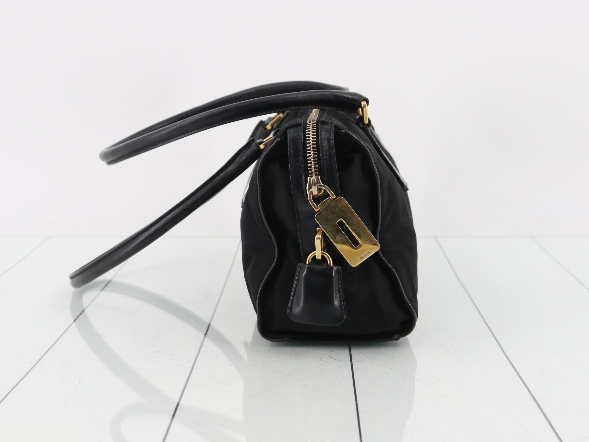 shoulder bag, nylon/leather, black, with padlock. — view 4