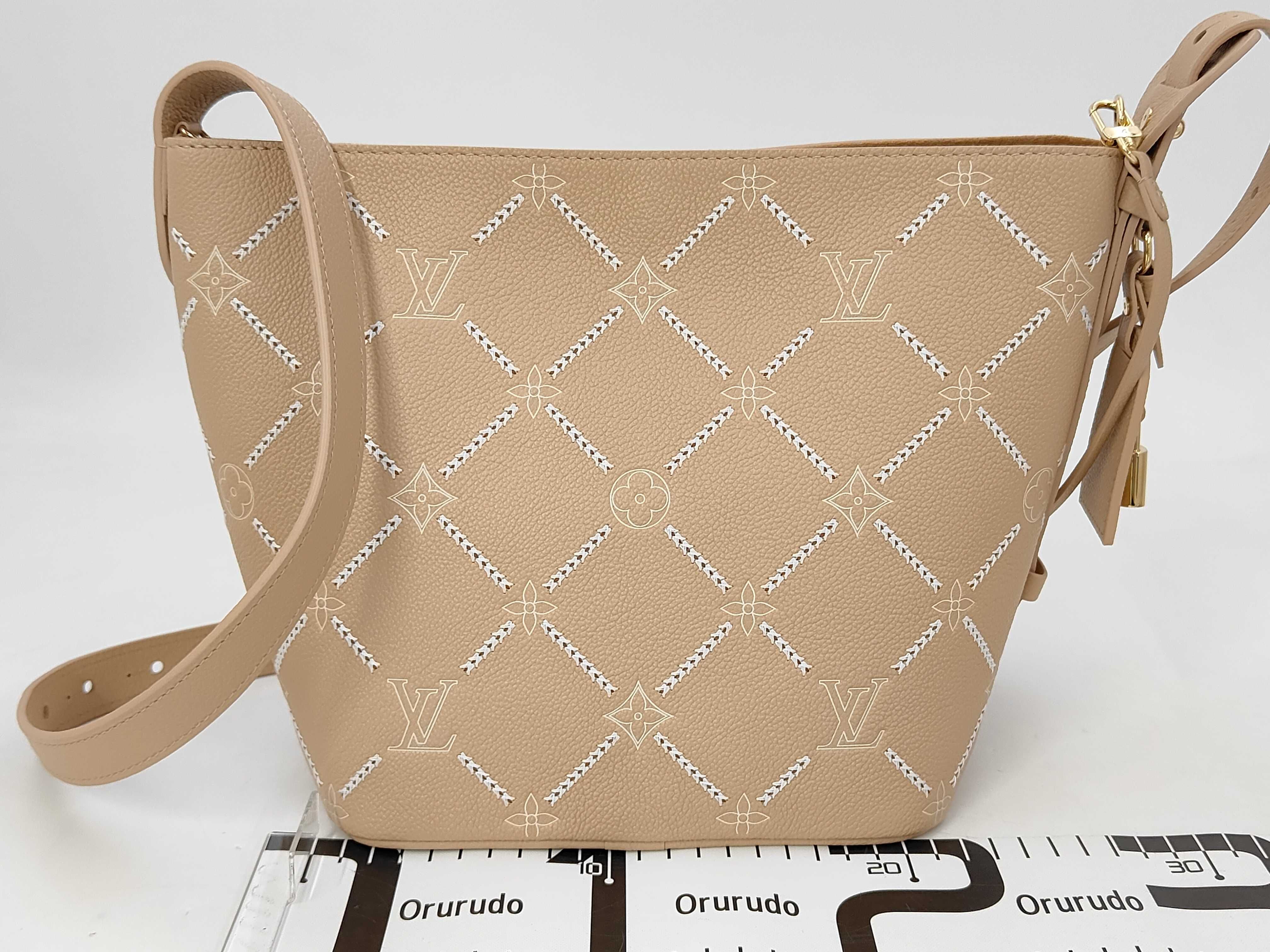 M28524 All-in Shoulder Bag — view 2