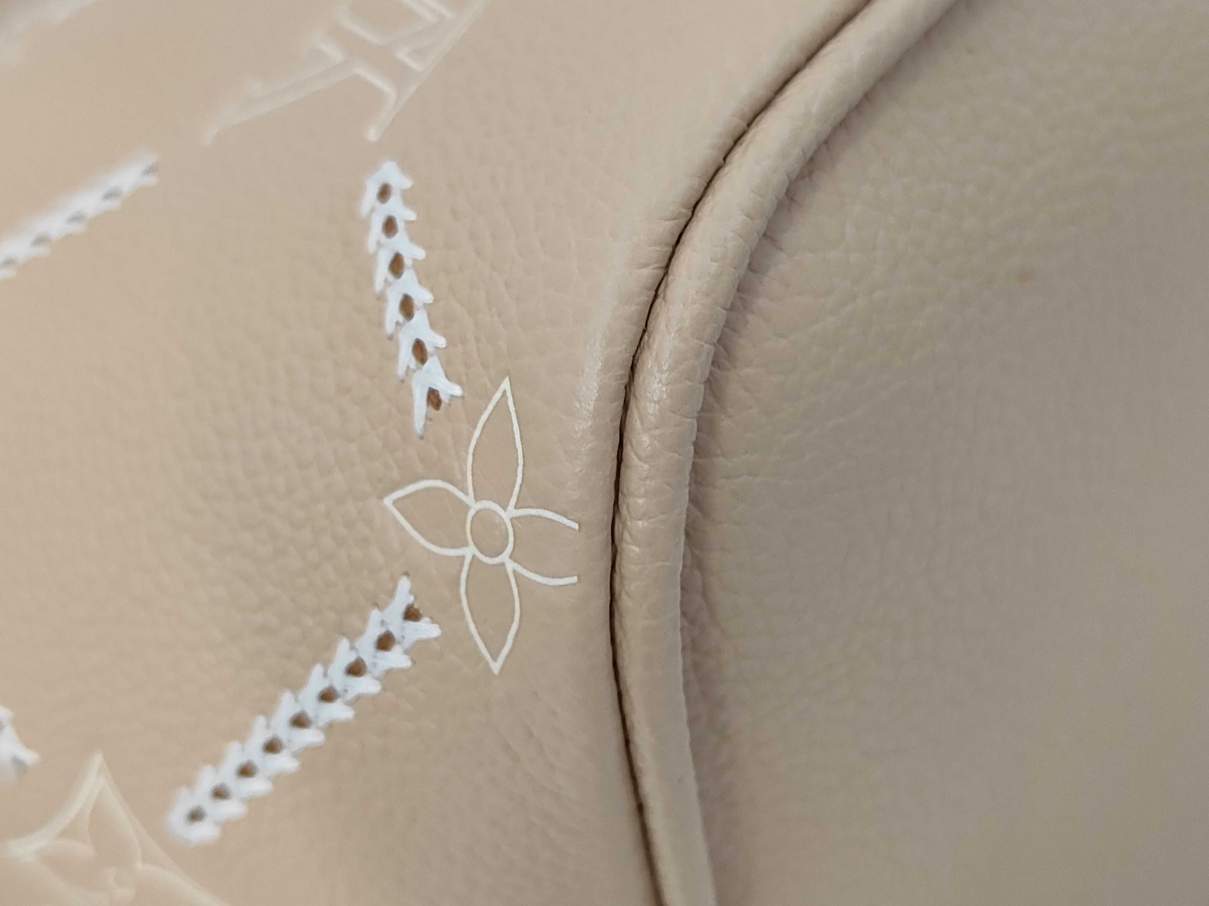 M28524 All-in Shoulder Bag — view 3