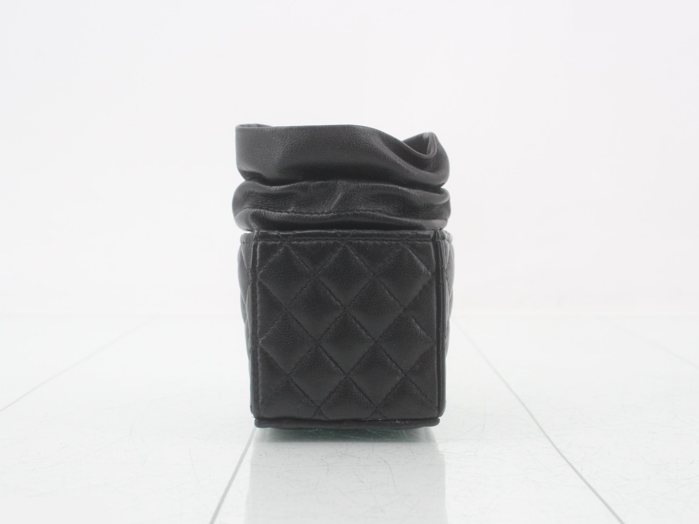 Matelassé drawstring chain shoulder bag, lambskin, black — view 2