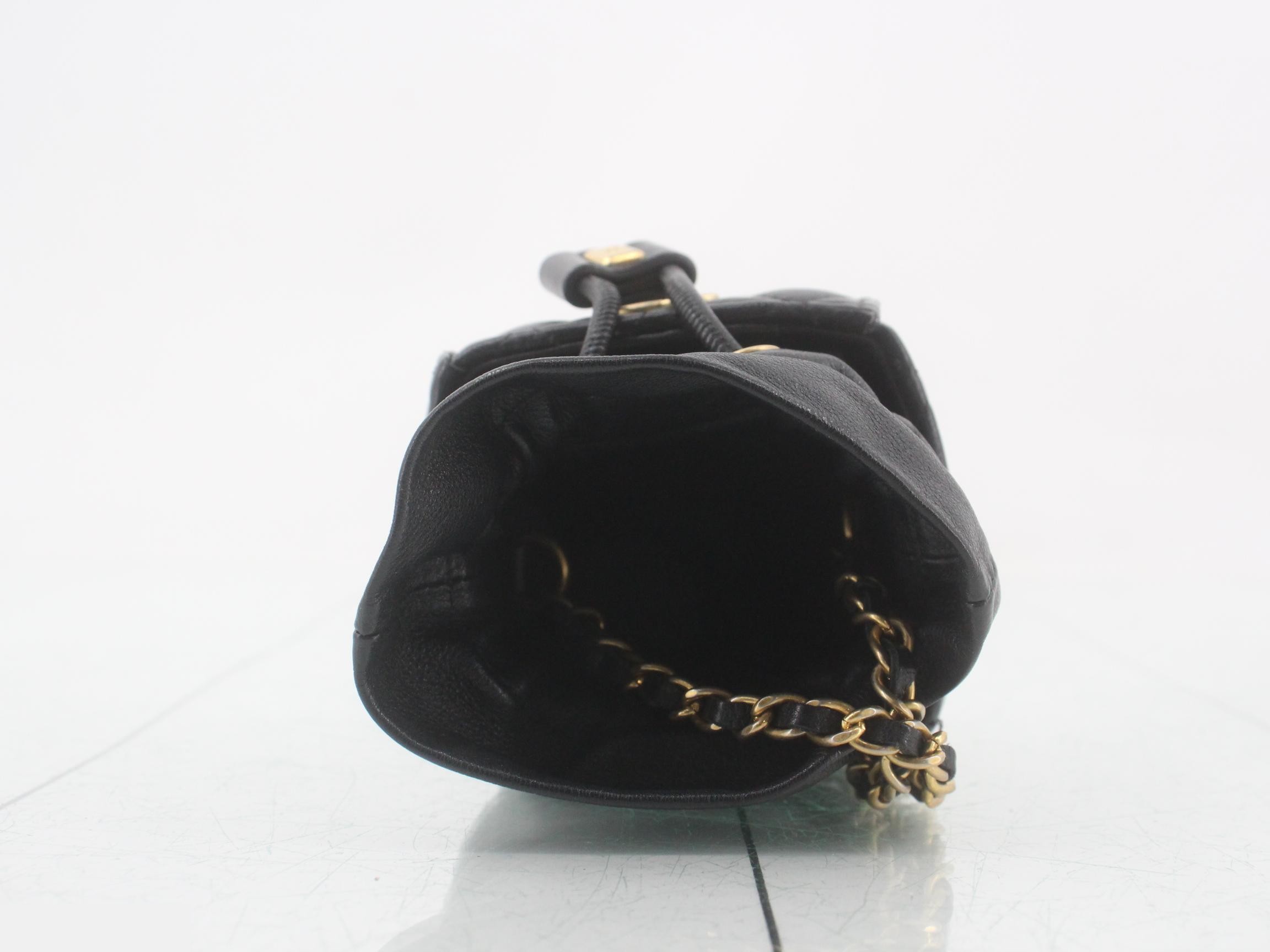 Matelassé drawstring chain shoulder bag, lambskin, black — view 4