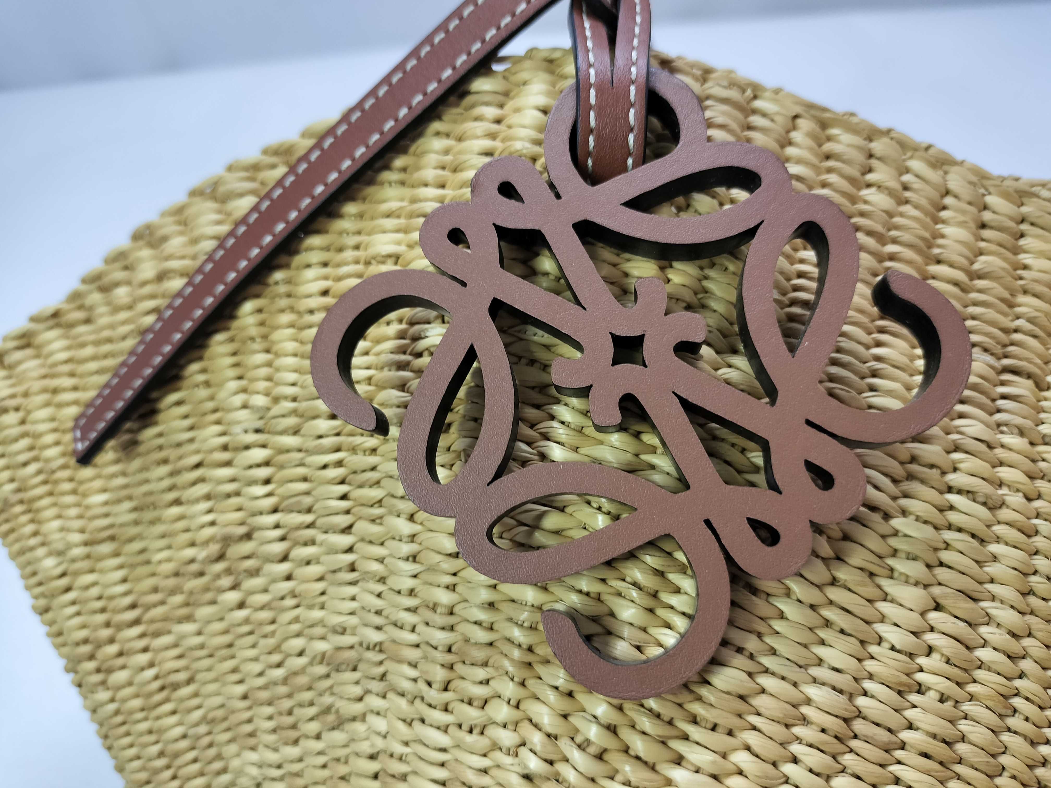 Anagram Small Shell Basket Raffia x Leather Basket Bag (with dust bag) - Handbag — view 12
