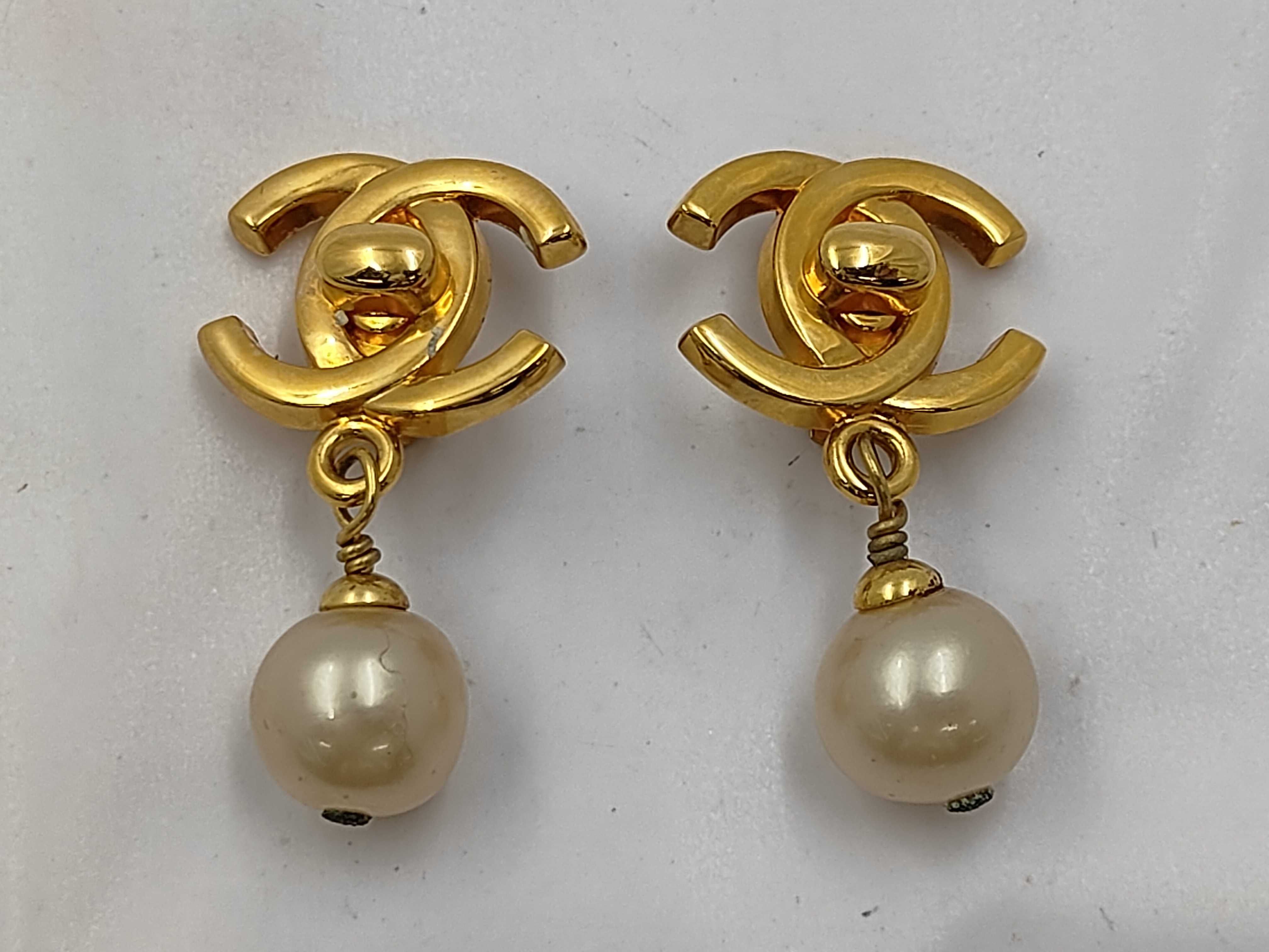 Coco Mark Turnlock Gold Pearl 96P Earrings