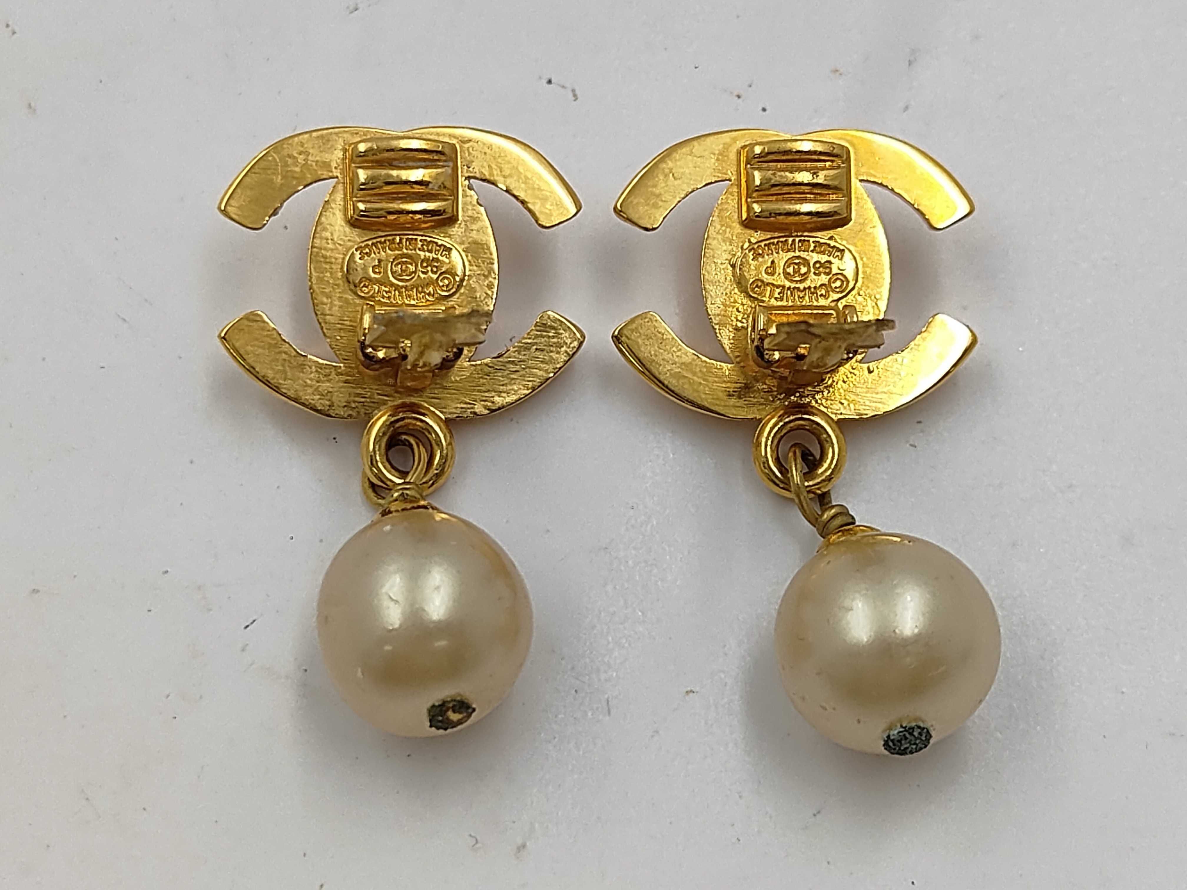 Coco Mark Turnlock Gold Pearl 96P Earrings — view 2