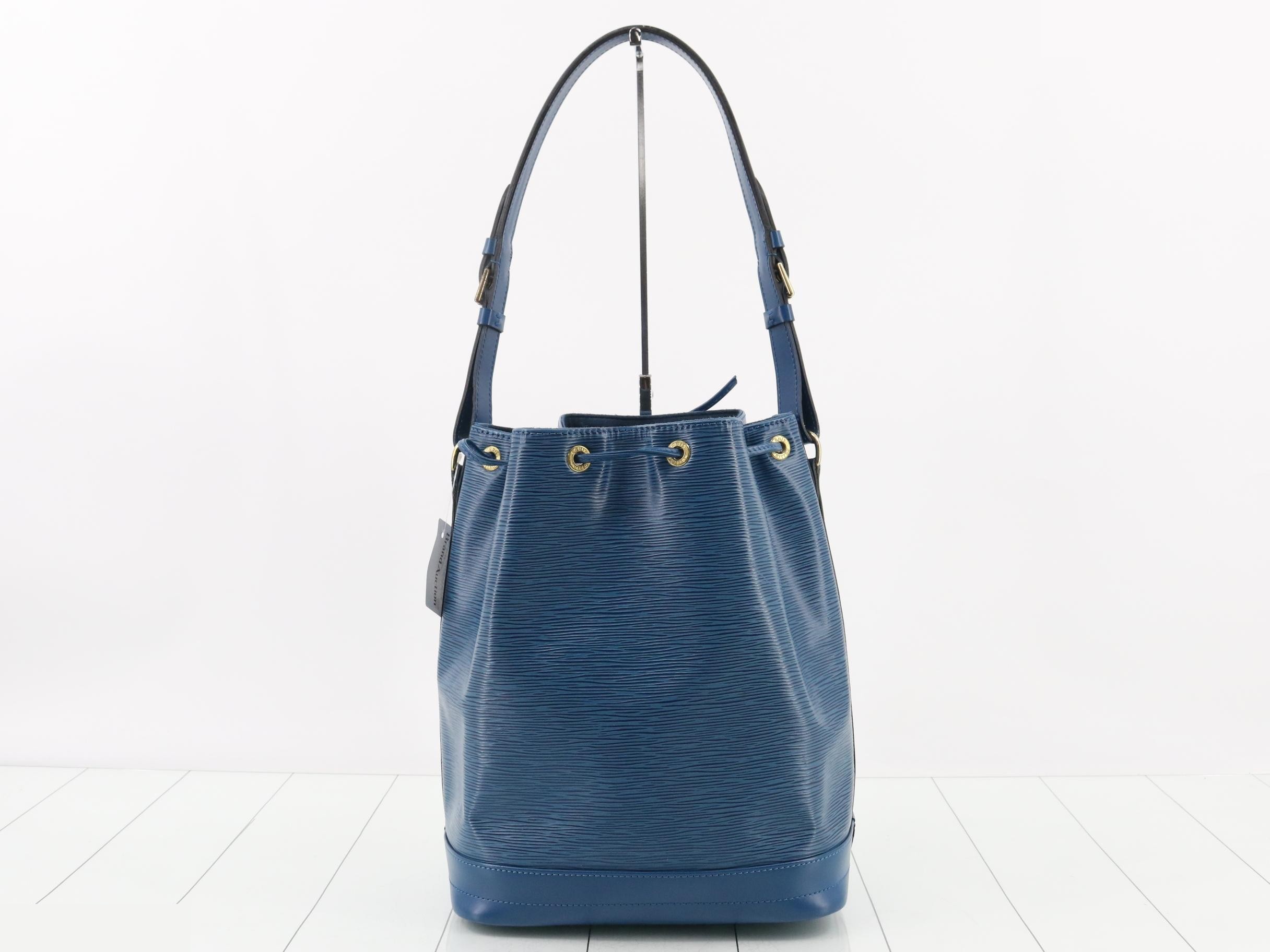 M44005 Noe Shoulder Bag — view 2