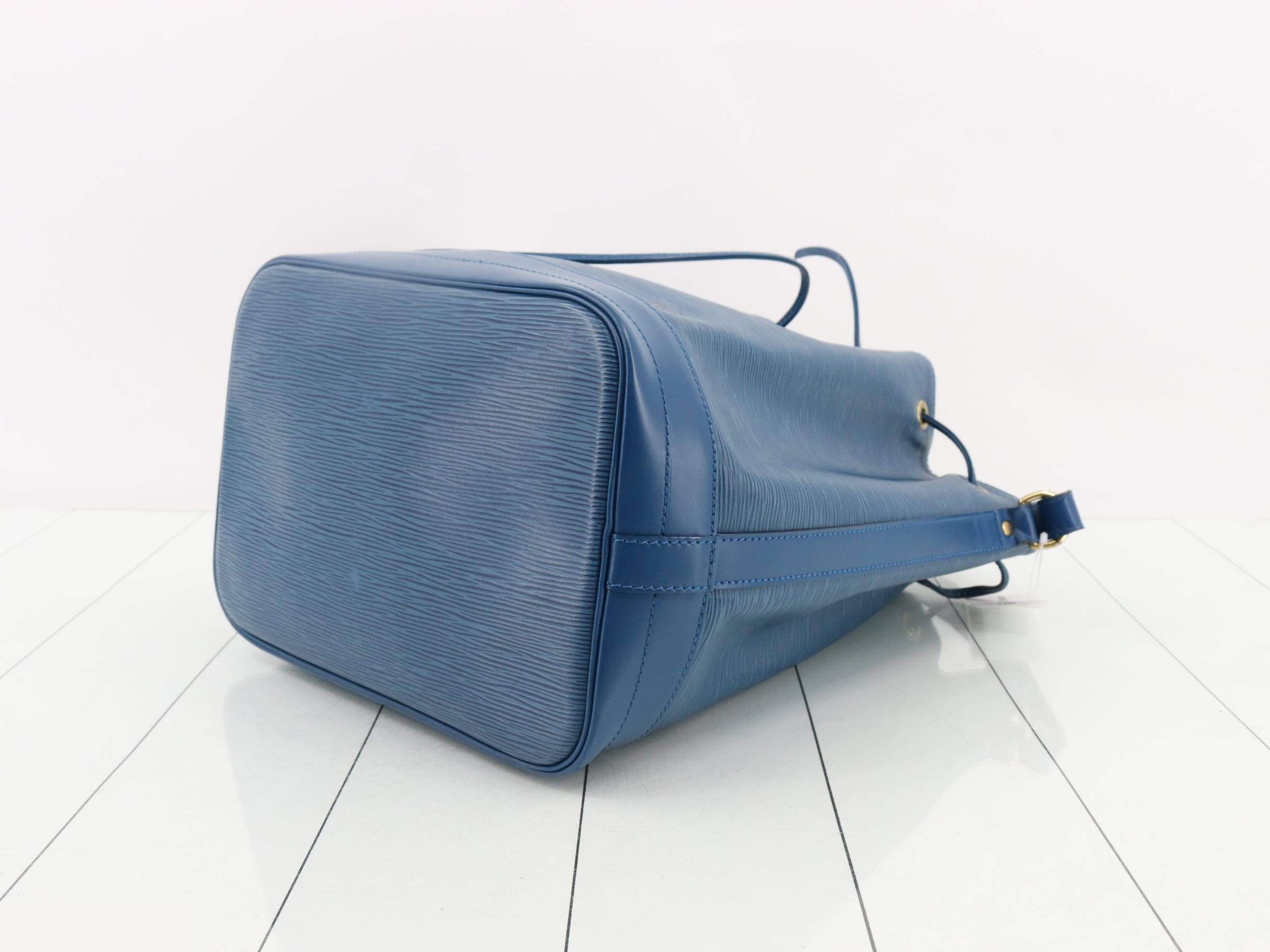 M44005 Noe Shoulder Bag — view 6