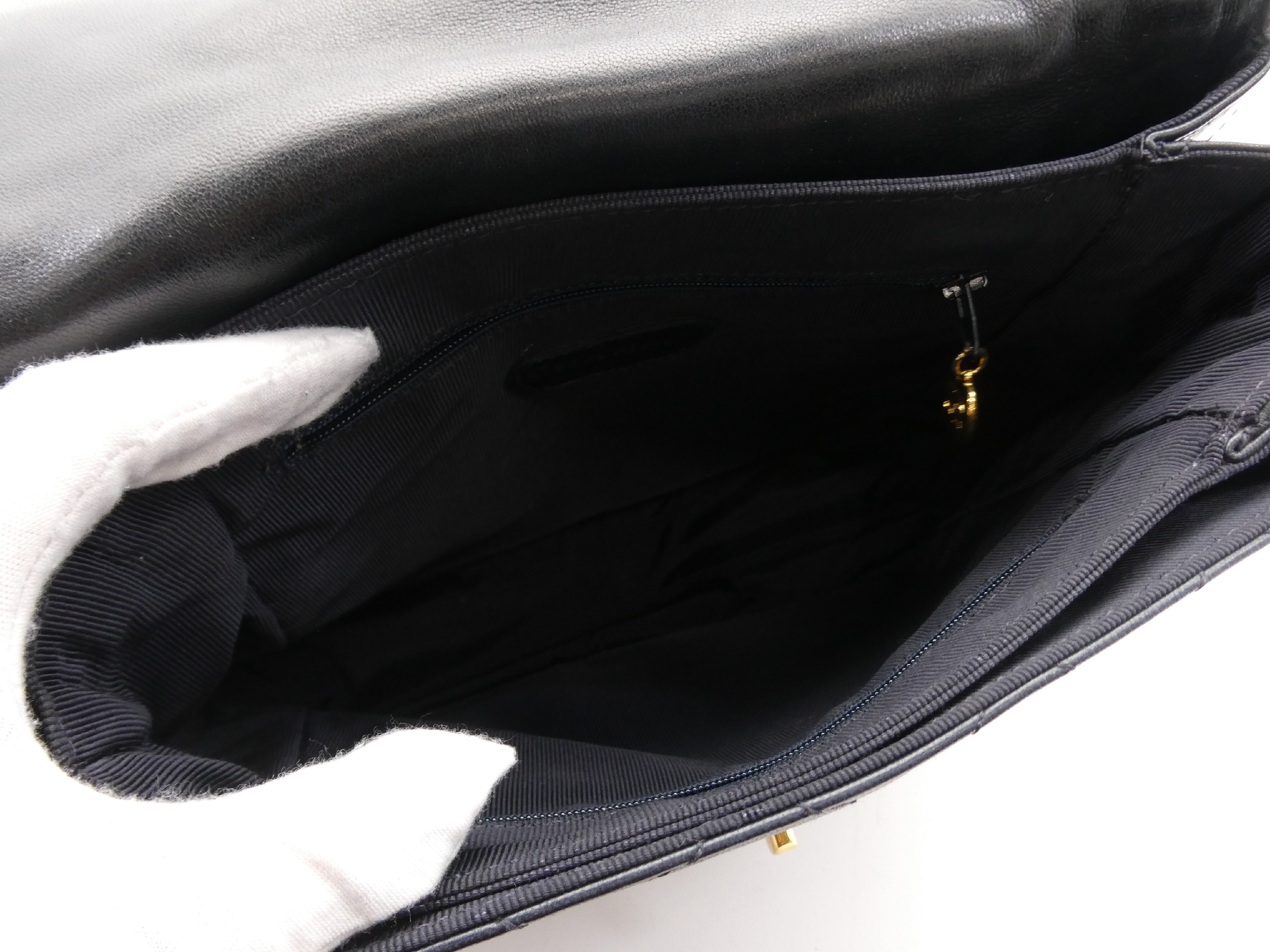 Matelassé Coco Mark Turnlock Shoulder Bag — view 7