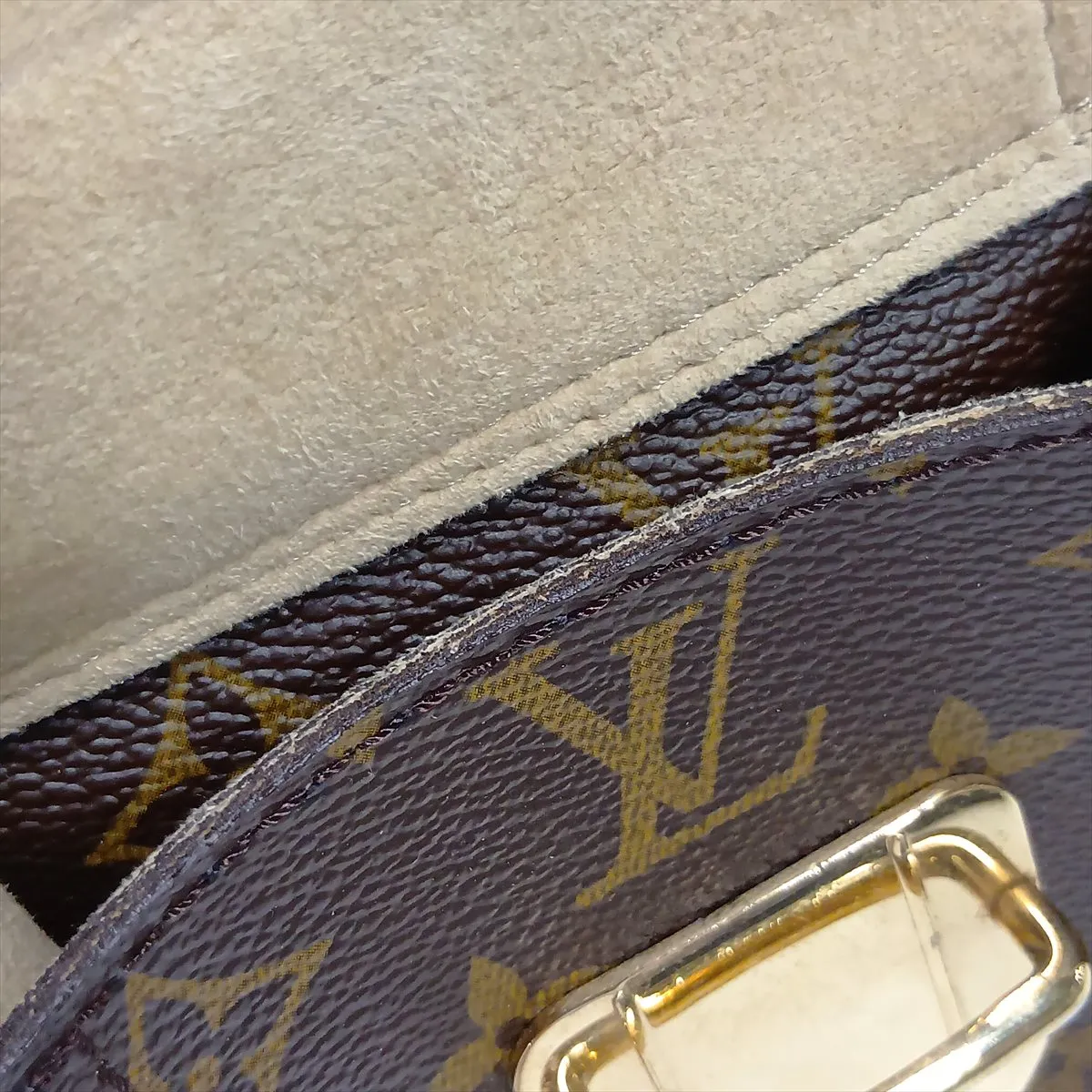 Monogram Manhattan PM M40026, serial number unclear, brown. — view 14