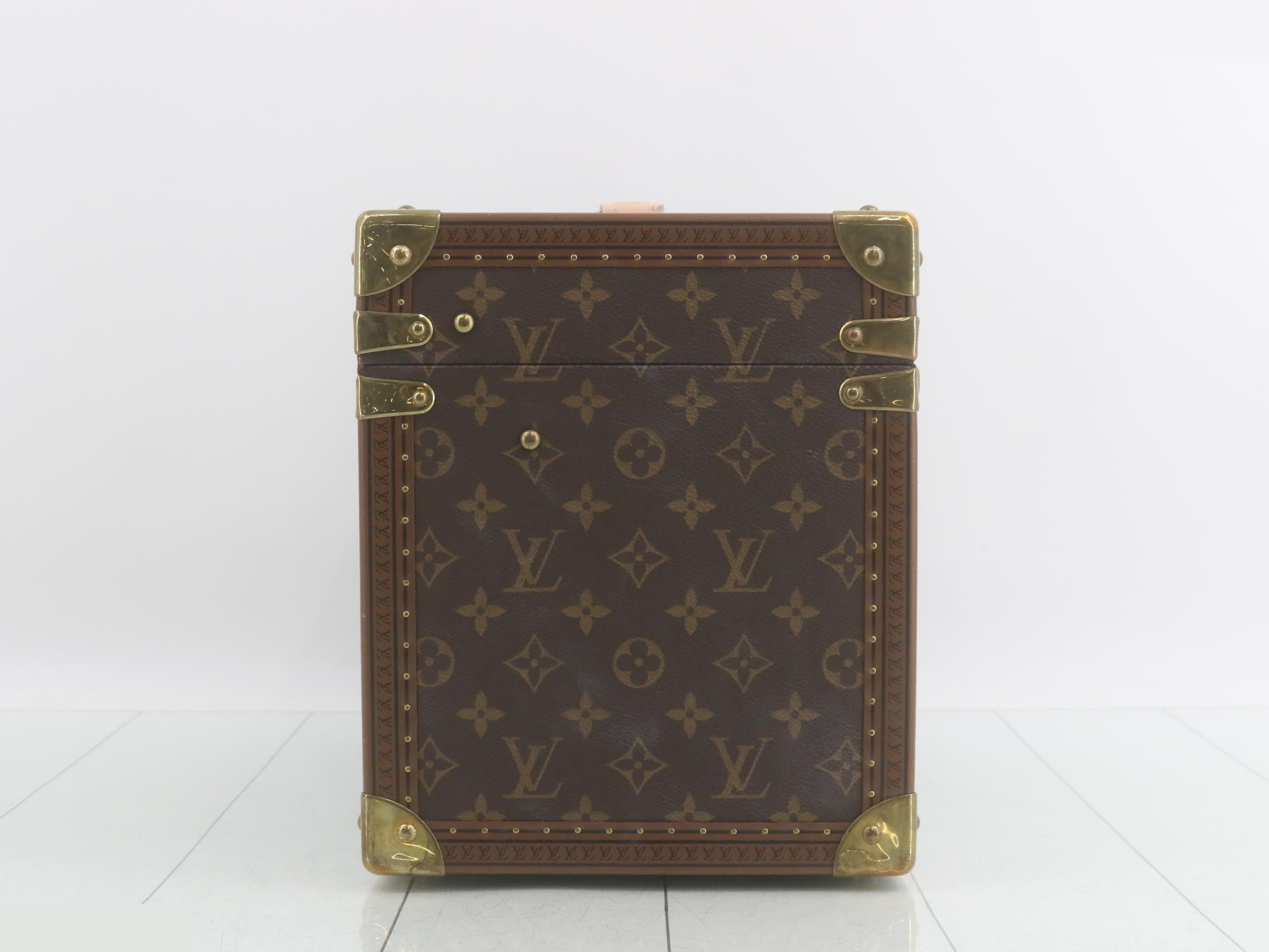 trunk — view 4