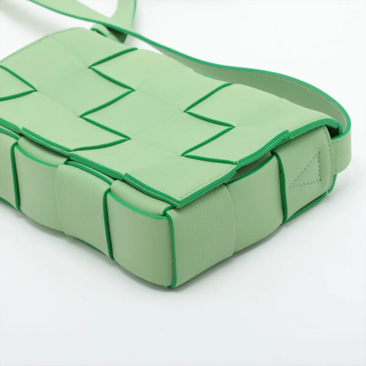 Maxi Intrecciato Cassette Leather Shoulder Bag, Green — view 3