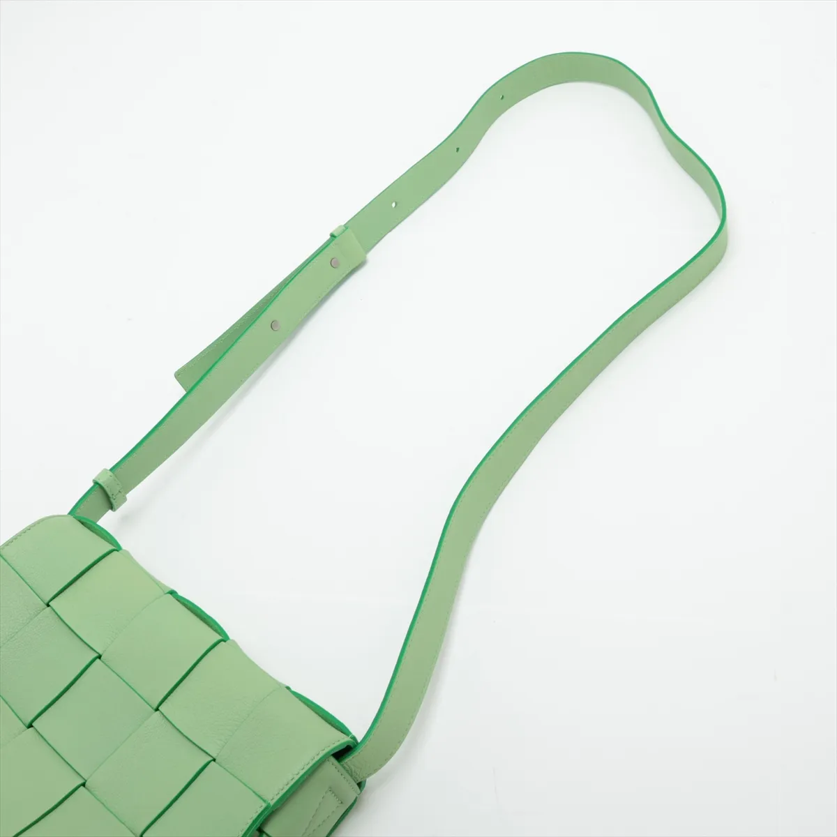 Maxi Intrecciato Cassette Leather Shoulder Bag, Green — view 5