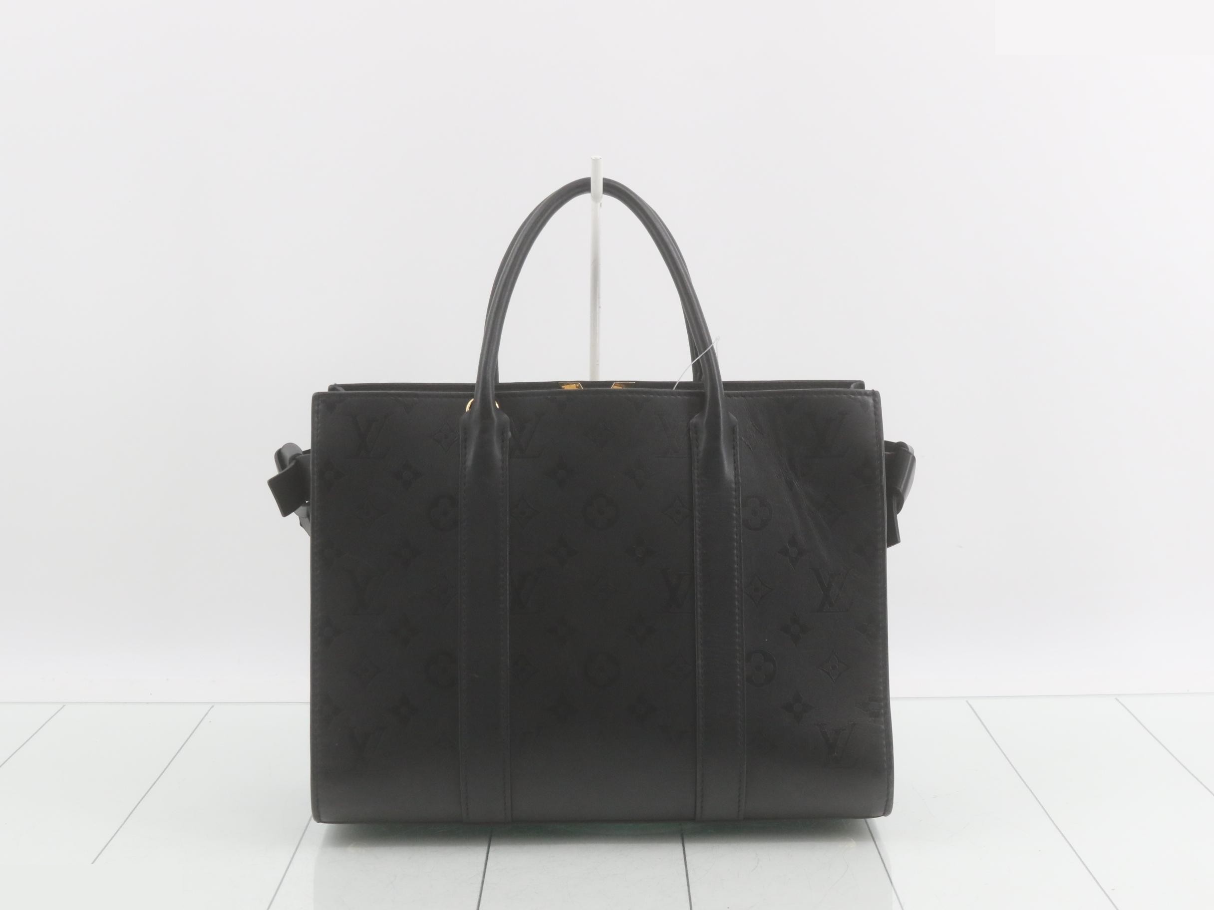 Very Tote MM Handbag — view 2