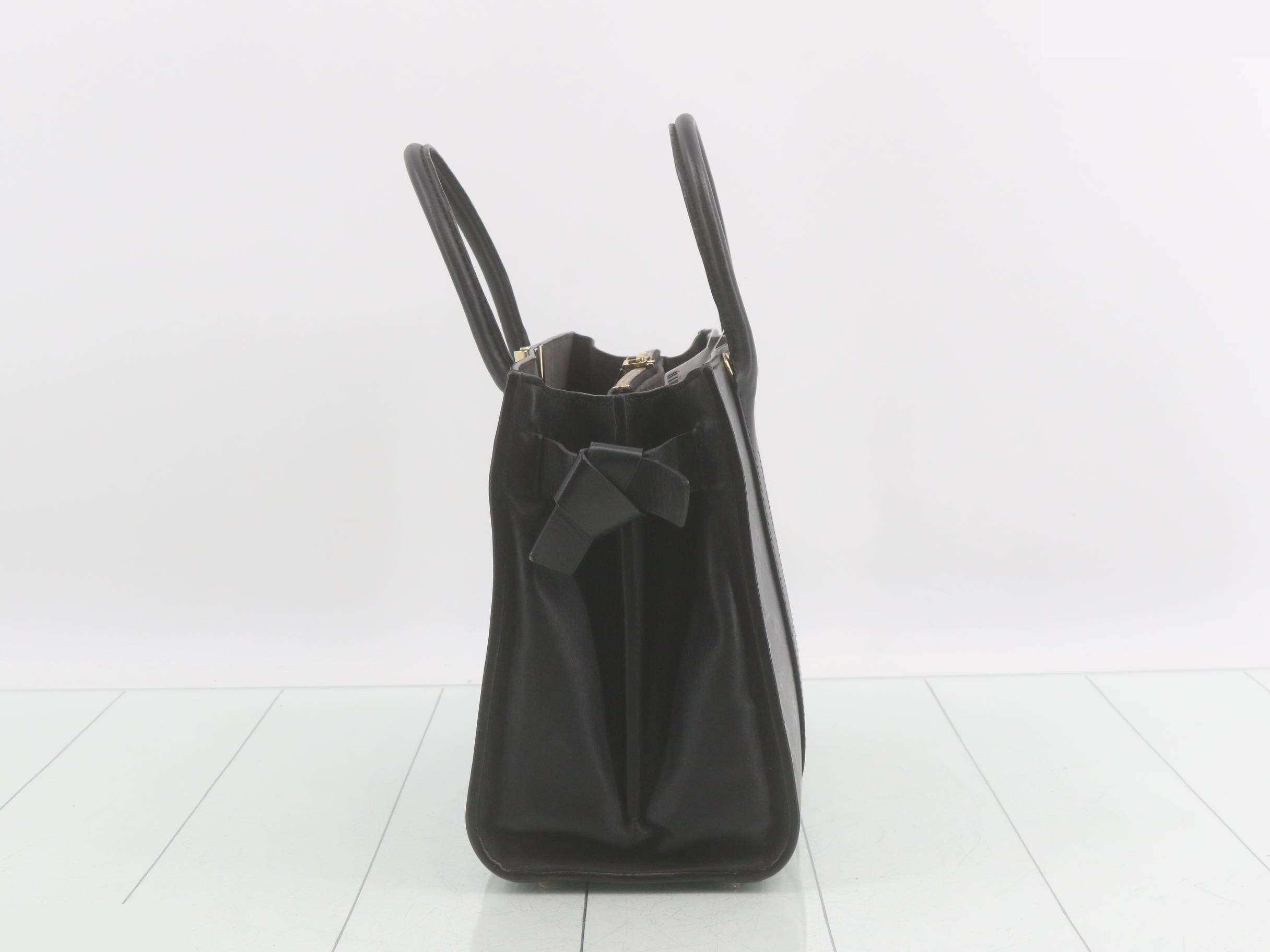 Very Tote MM Handbag — view 3