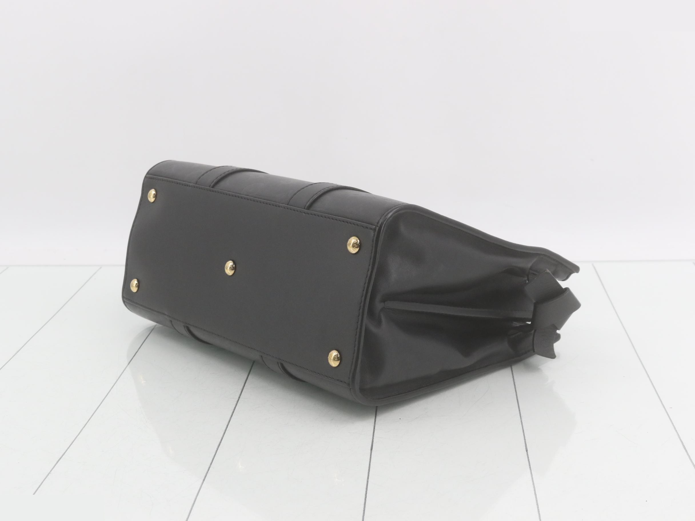 Very Tote MM Handbag — view 6