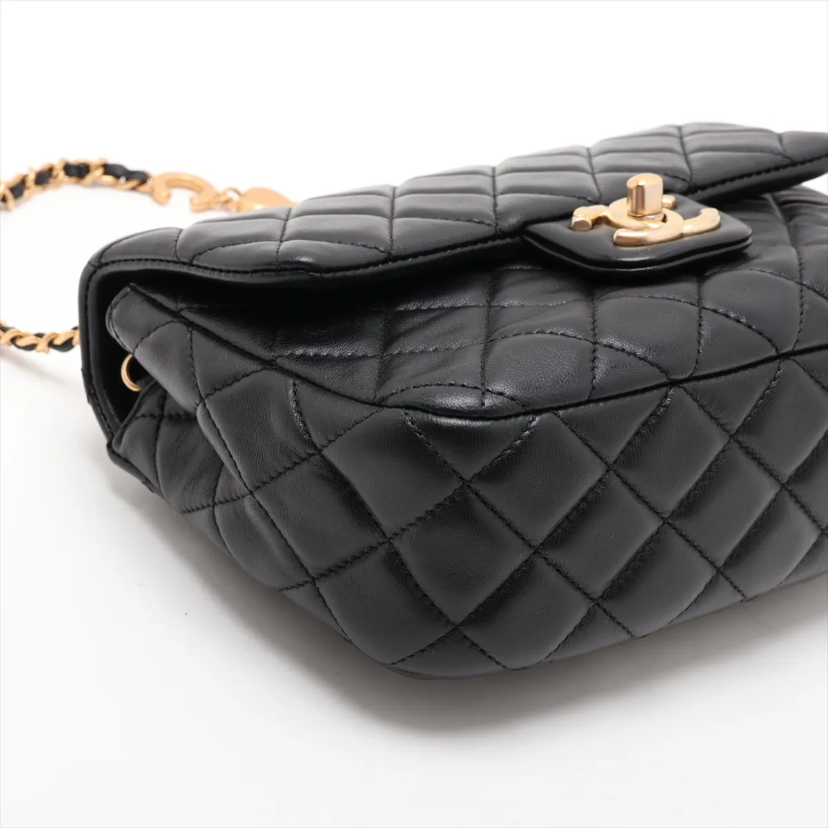 [Individually packaged] Chanel Matelassé Lambskin Single Flap Single Chain Bag, Black with Gold Hardware, J42G43L5, Random Plate — view 4