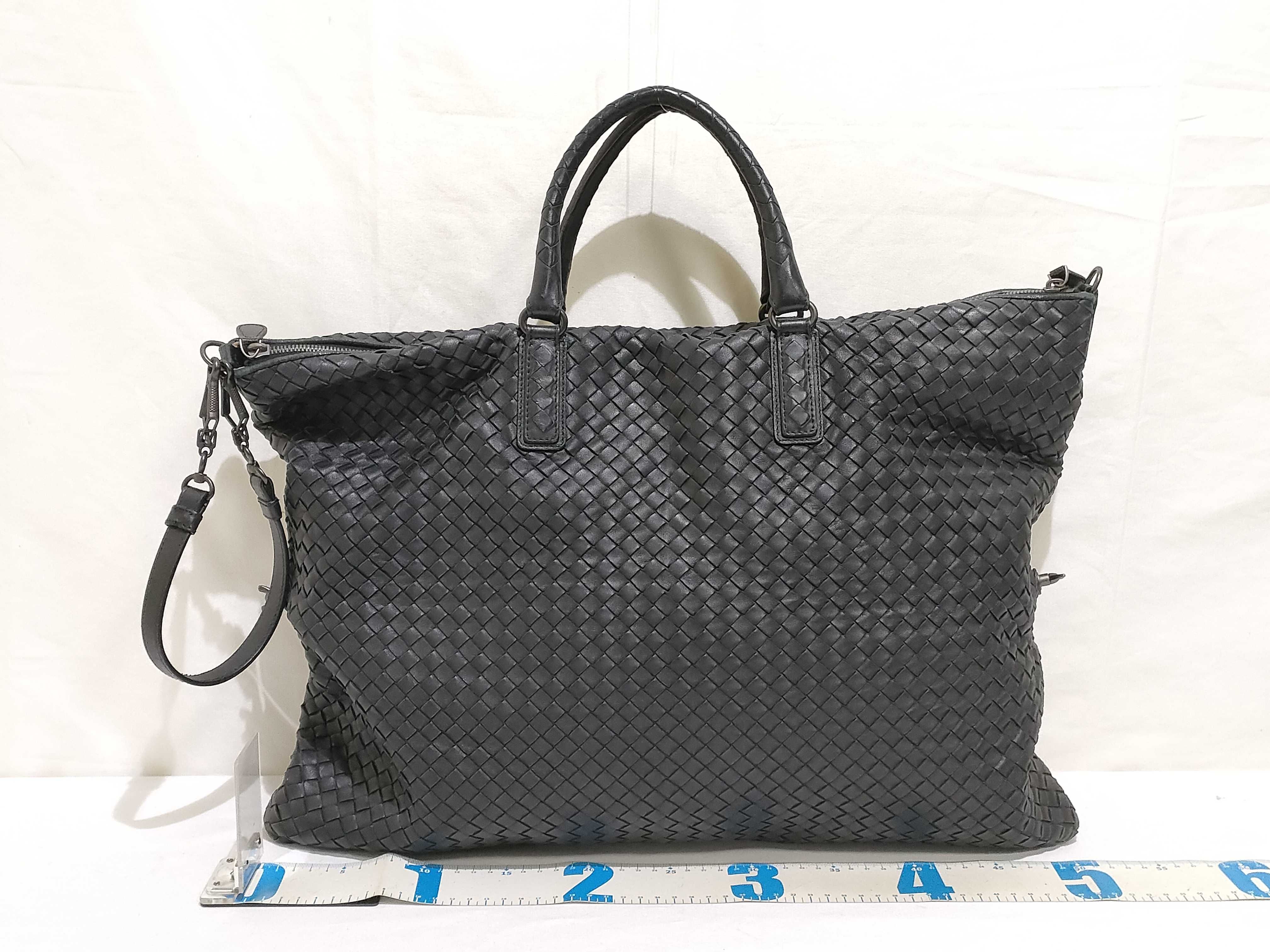 Intrecciato Large Convertible Leather 2-Way Handbag Black 193785 Tote Bag — view 2