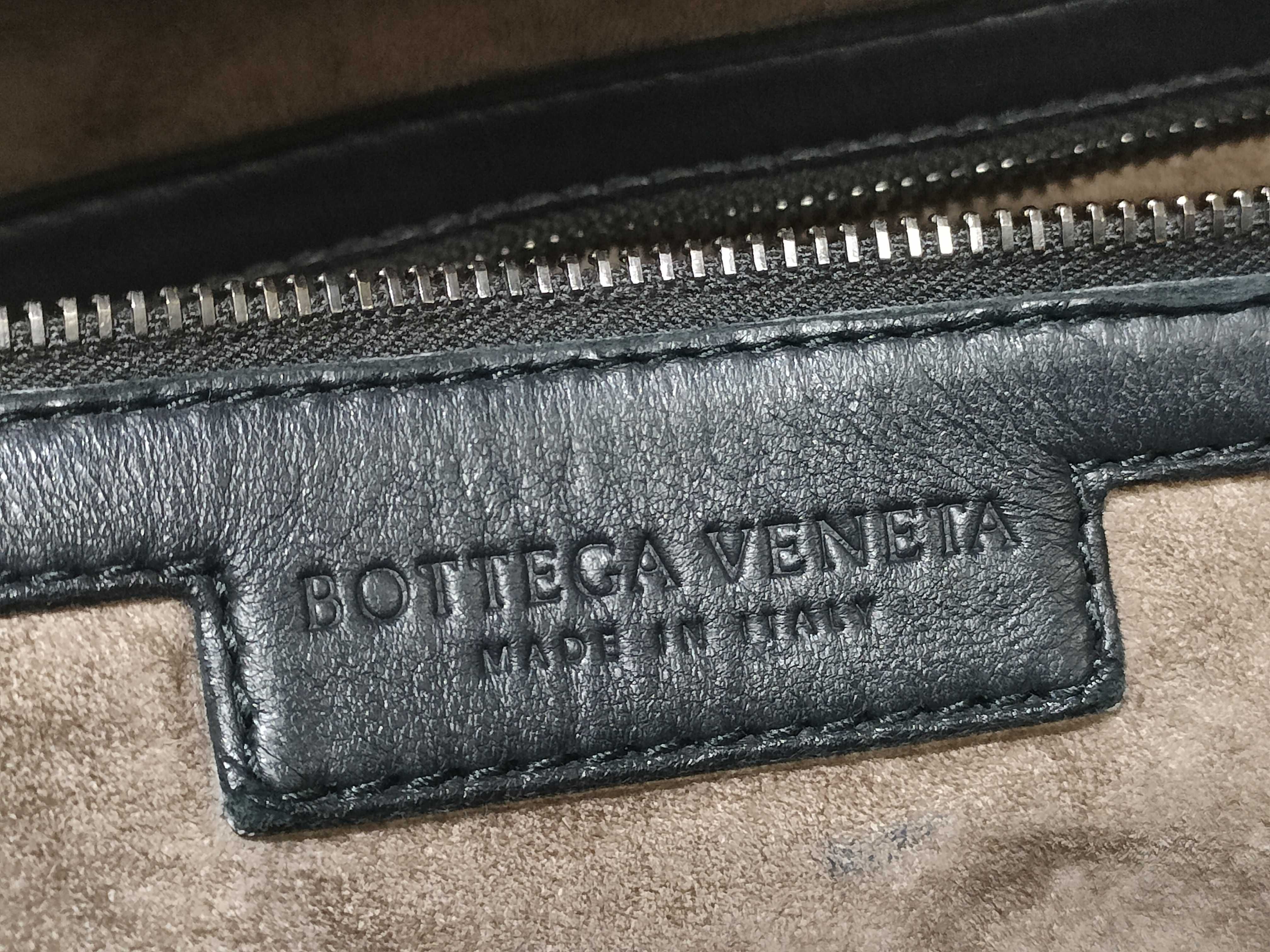 Intrecciato Large Convertible Leather 2-Way Handbag Black 193785 Tote Bag — view 11