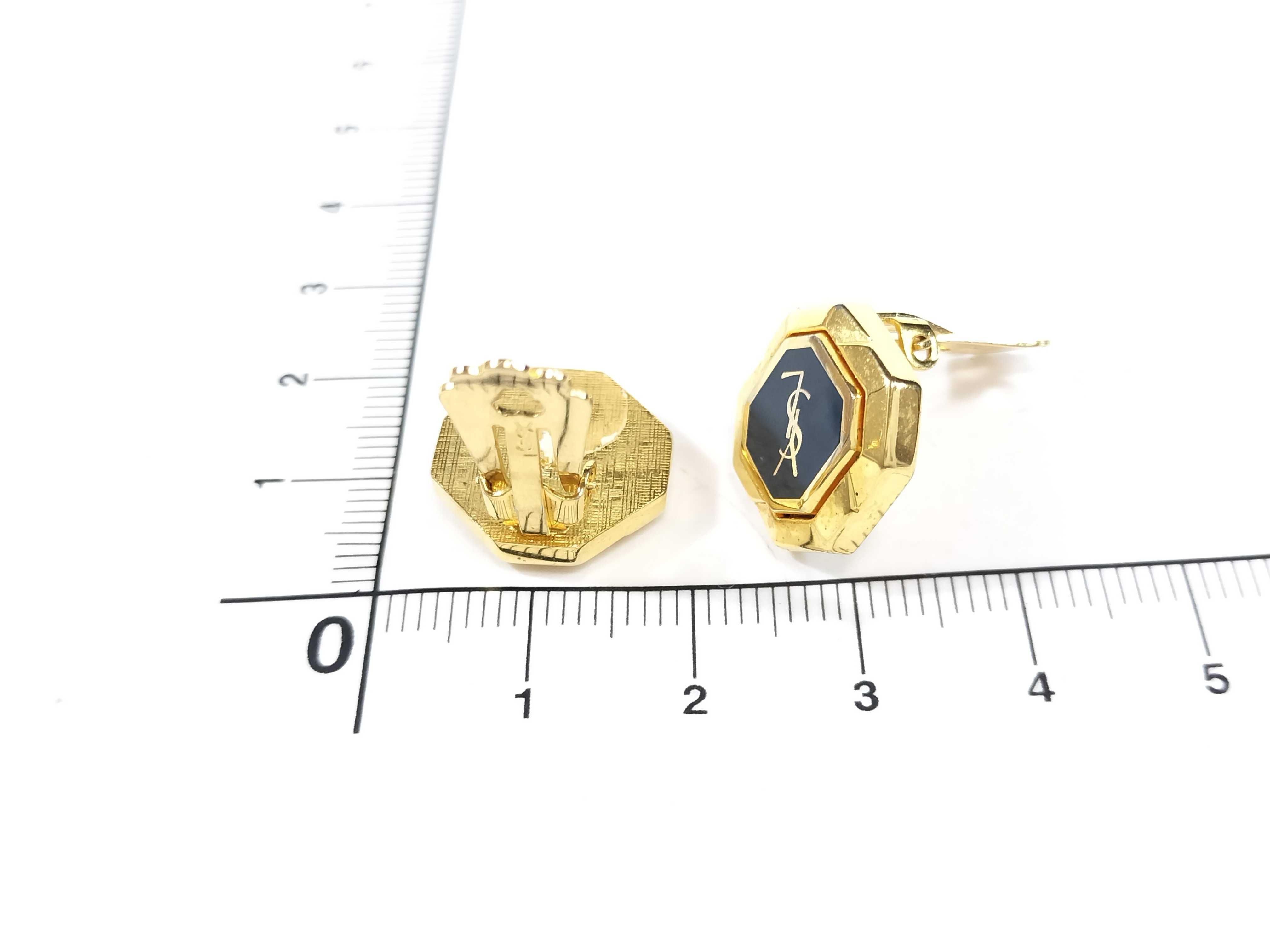 Earrings and other accessories — view 5