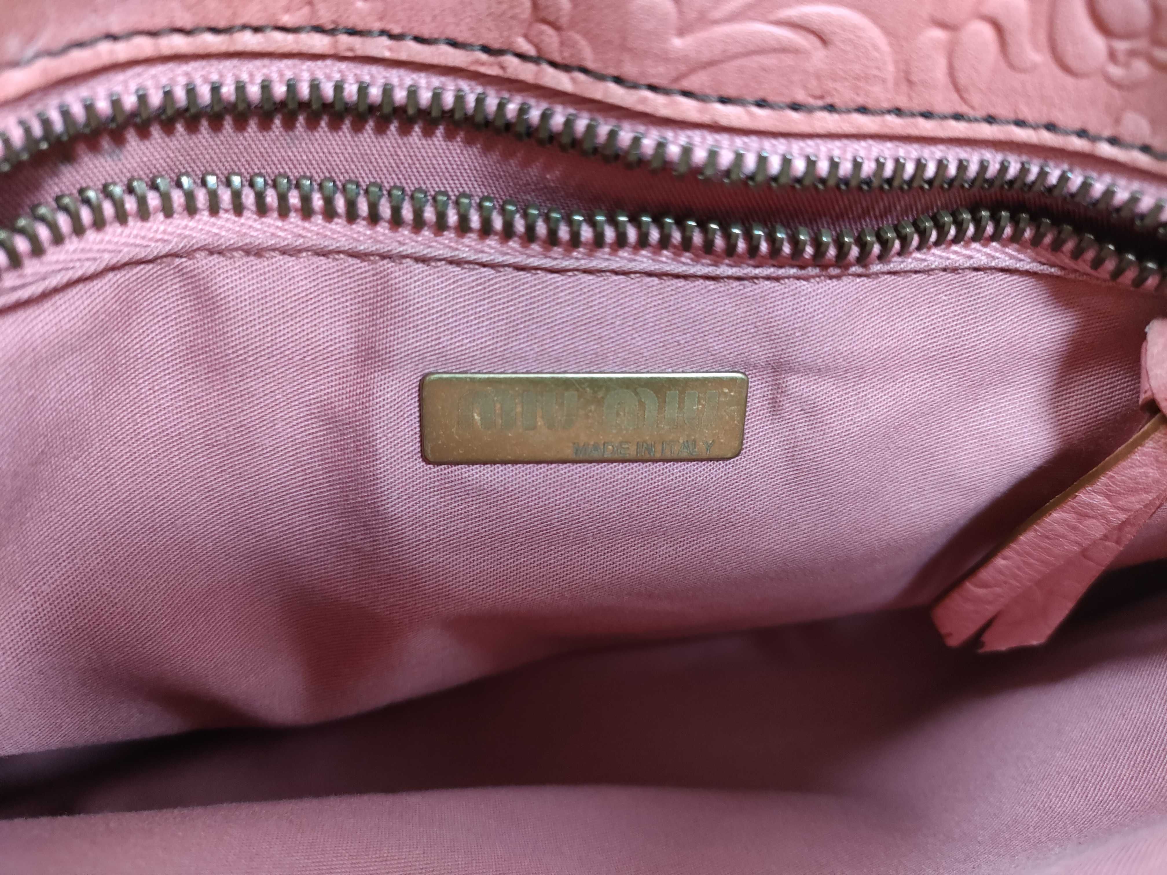 handbag, floral print, embossed logo, leather, tag. — view 9