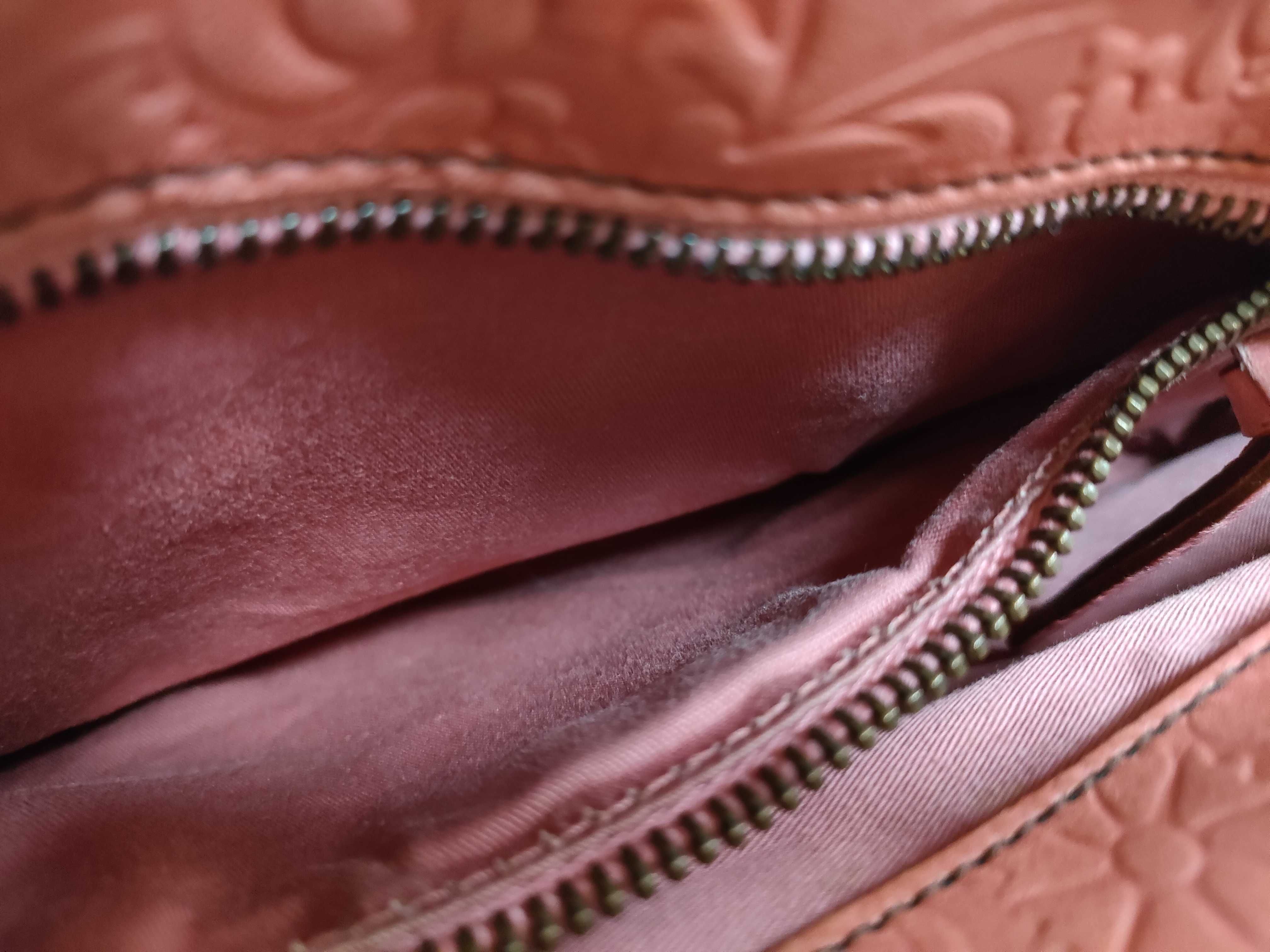 handbag, floral print, embossed logo, leather, tag. — view 10