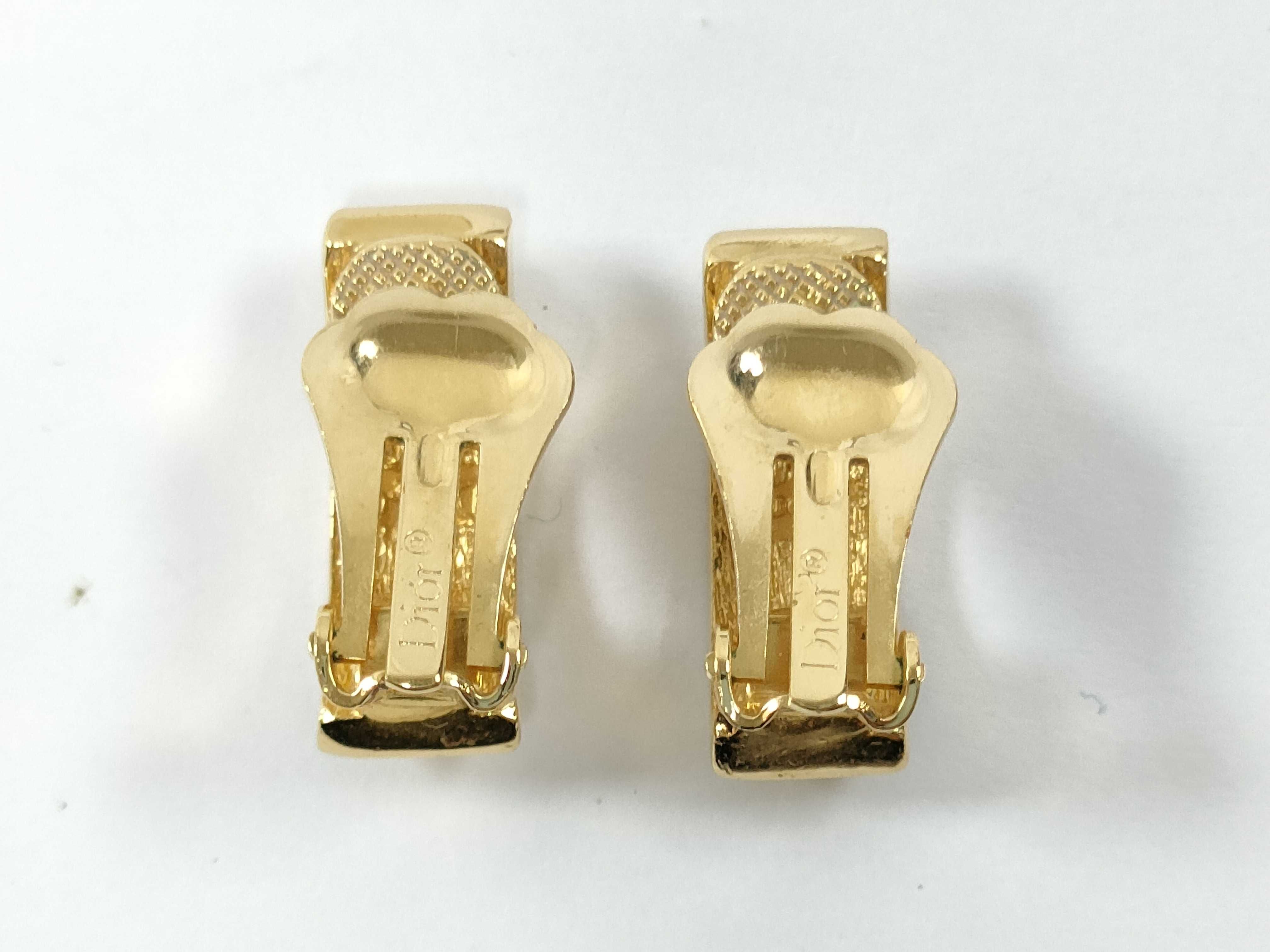 logo plate gold earrings — view 2