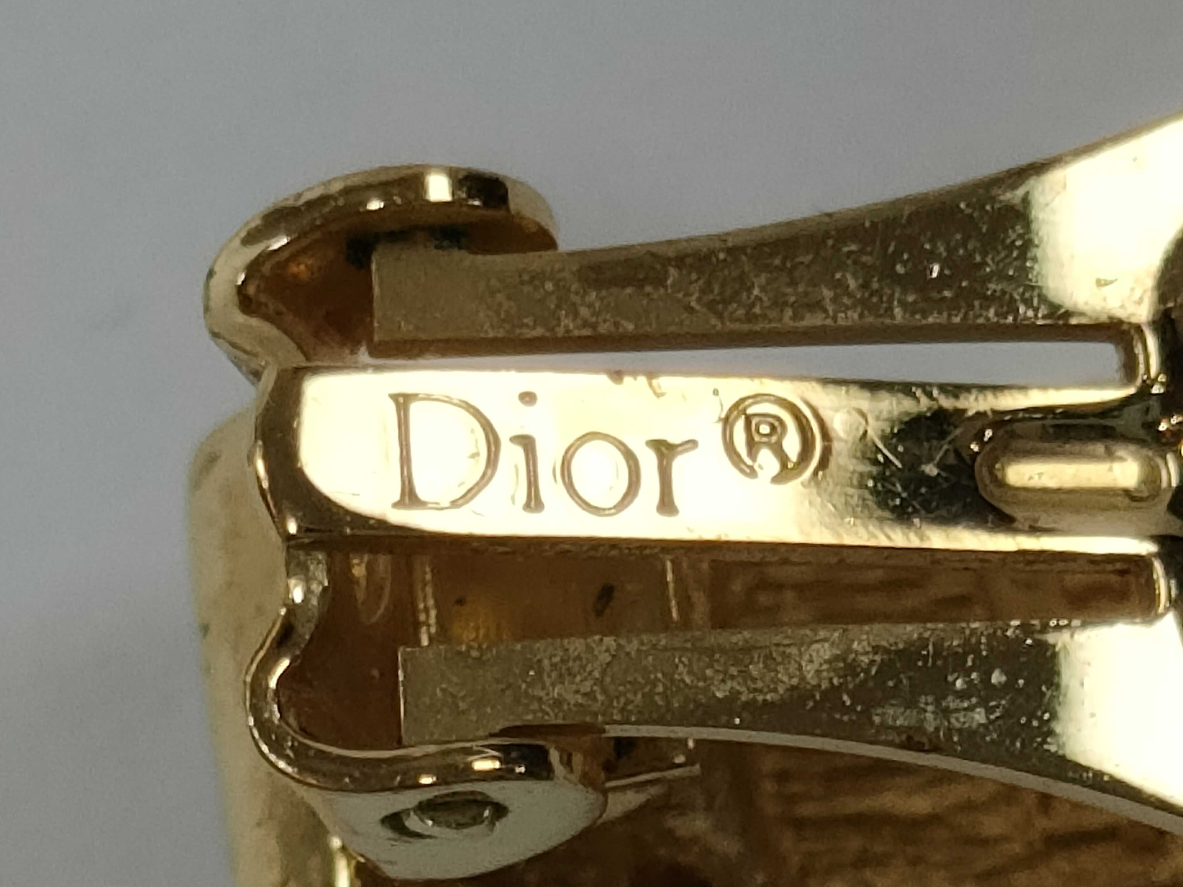 logo plate gold earrings — view 3