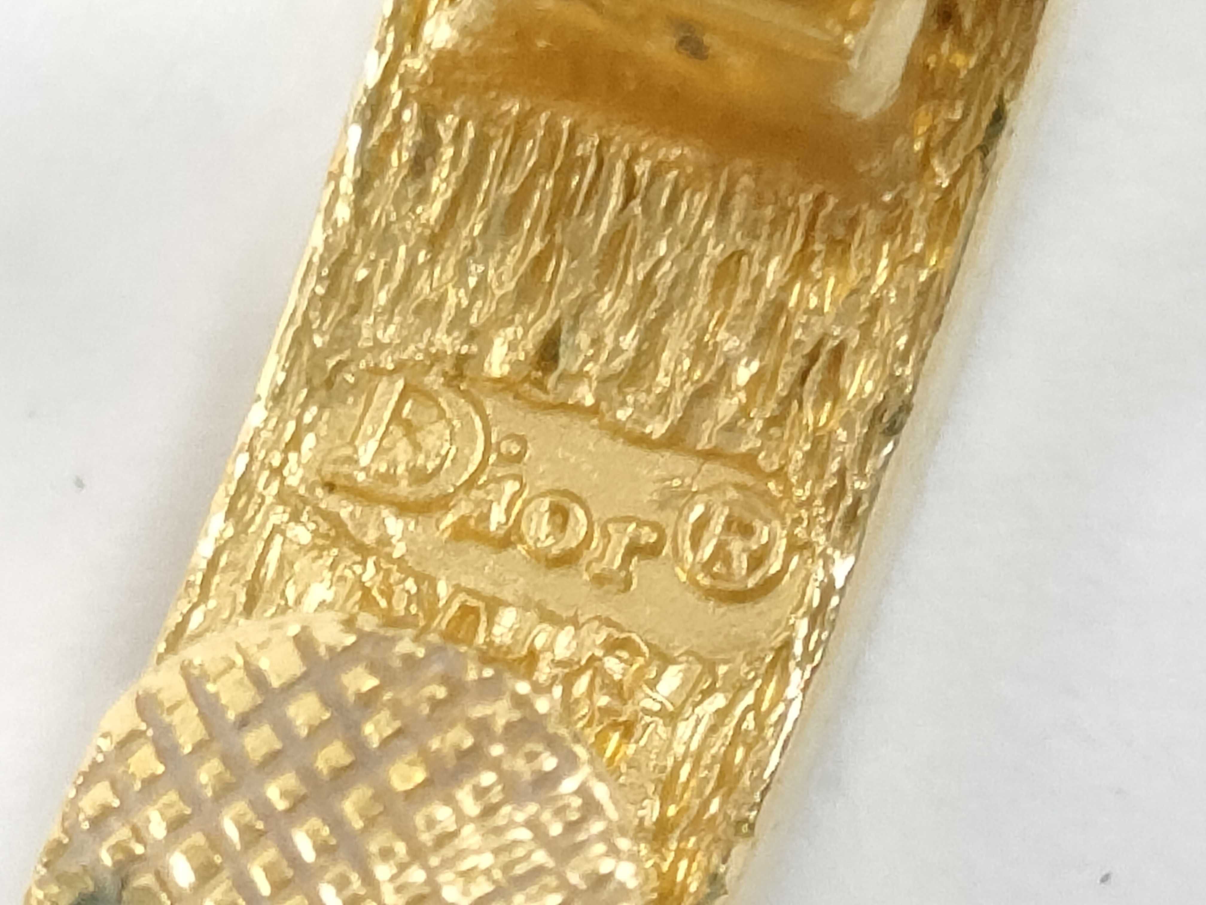 logo plate gold earrings — view 6