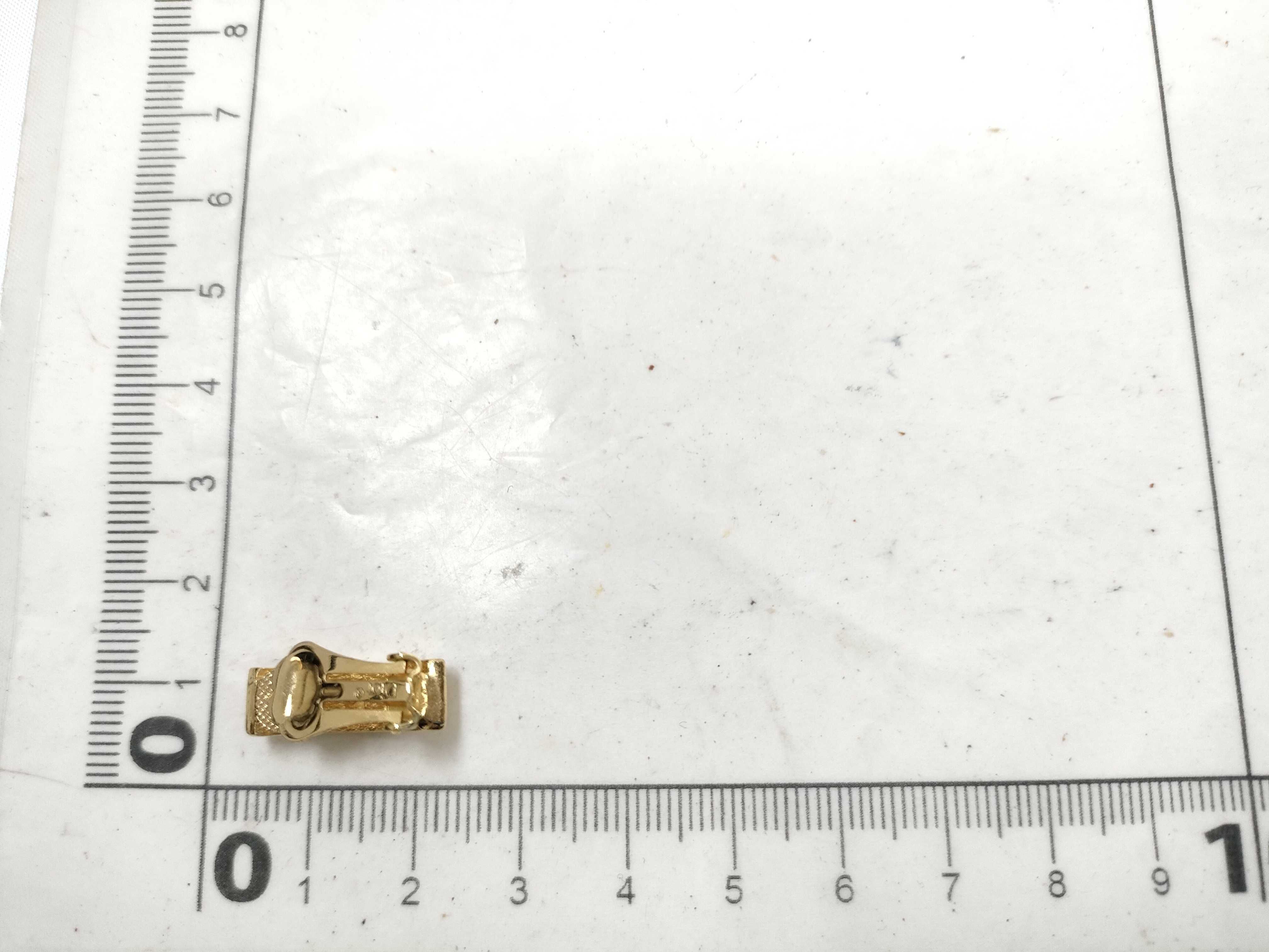 logo plate gold earrings — view 8