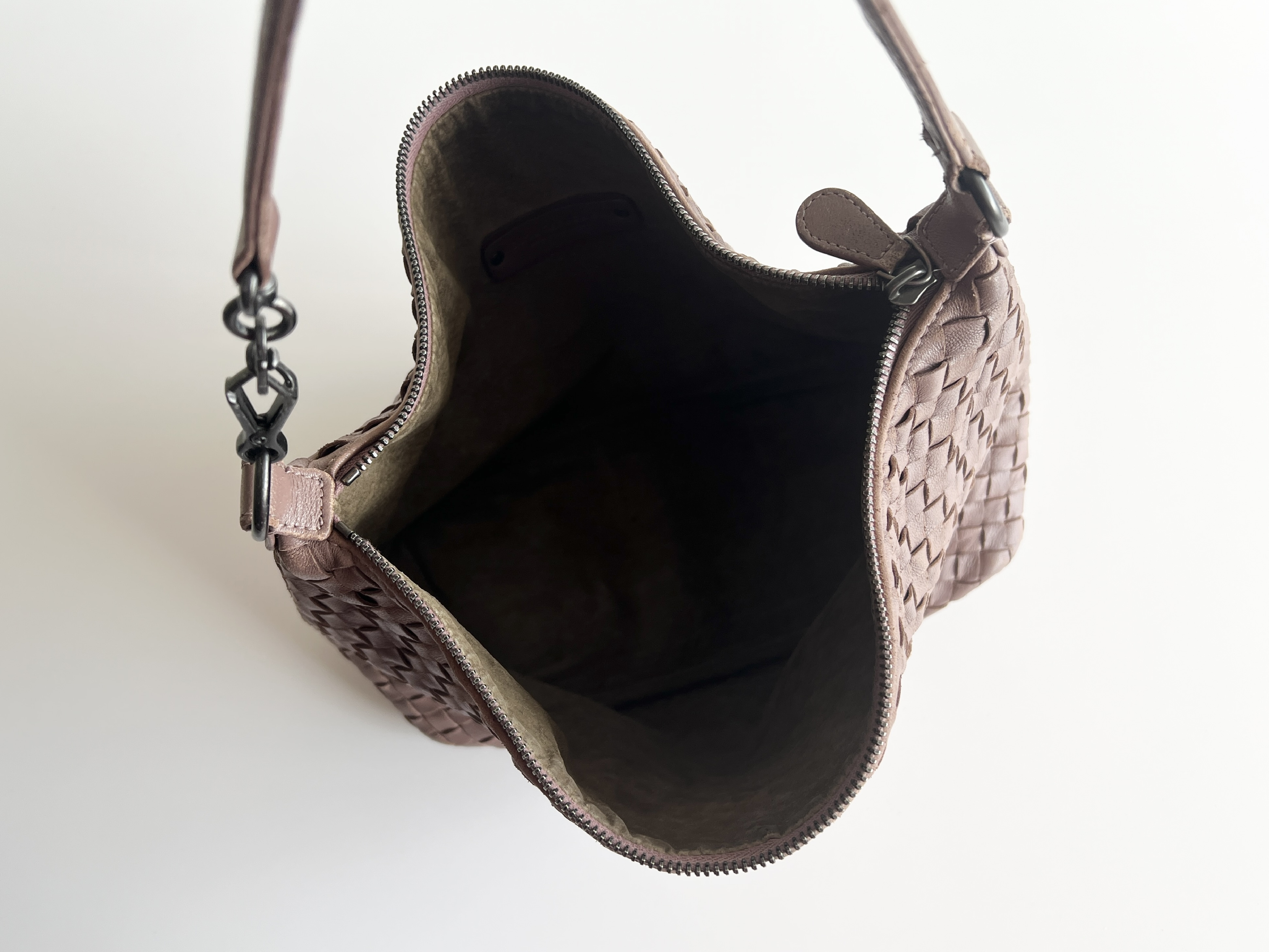 Intrecciato Leather Shoulder Bag, One-Shoulder Bag, Handbag, Shoulder Bag — view 4