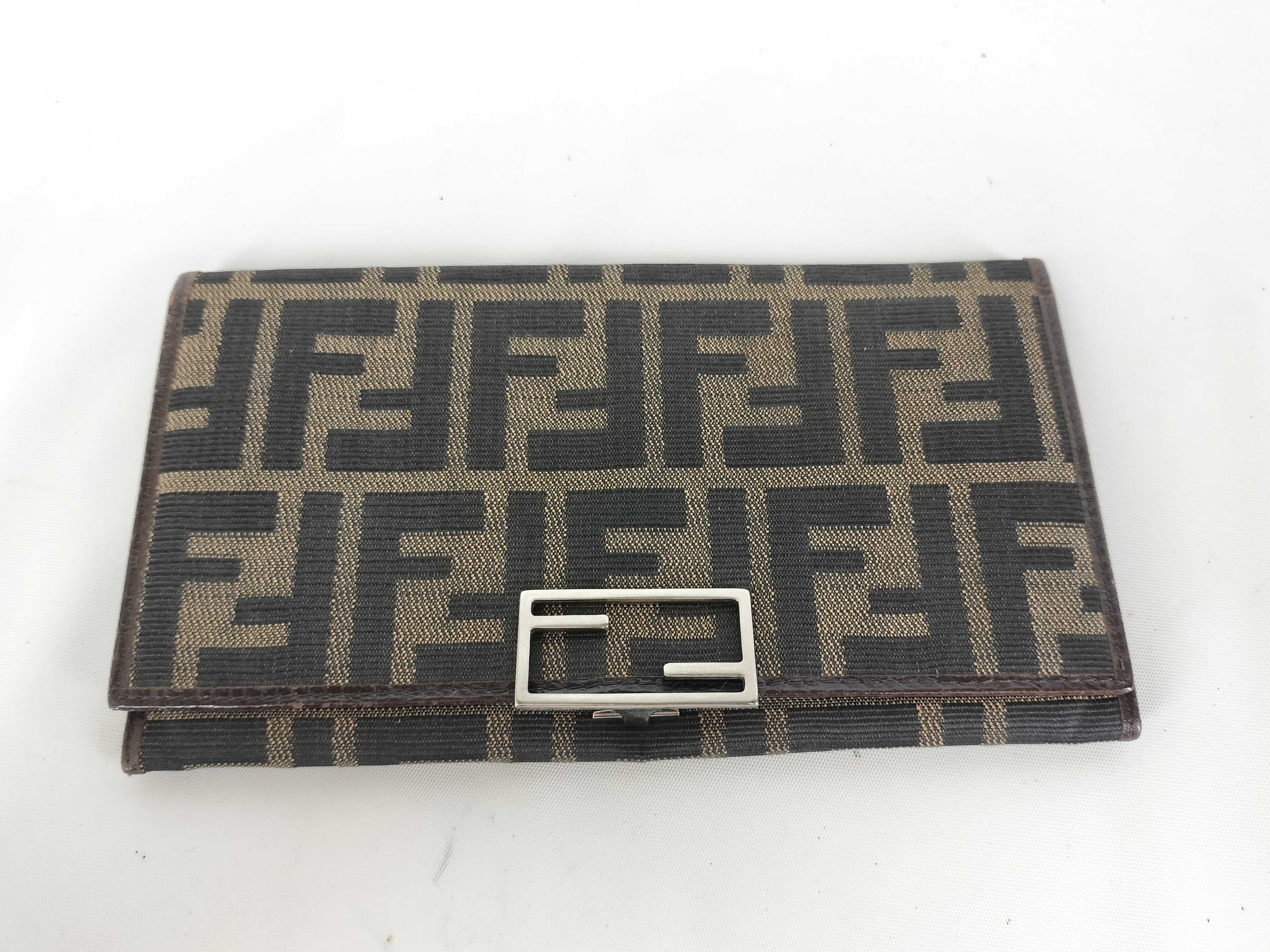 Zucca pattern Zucca F clasp long wallet