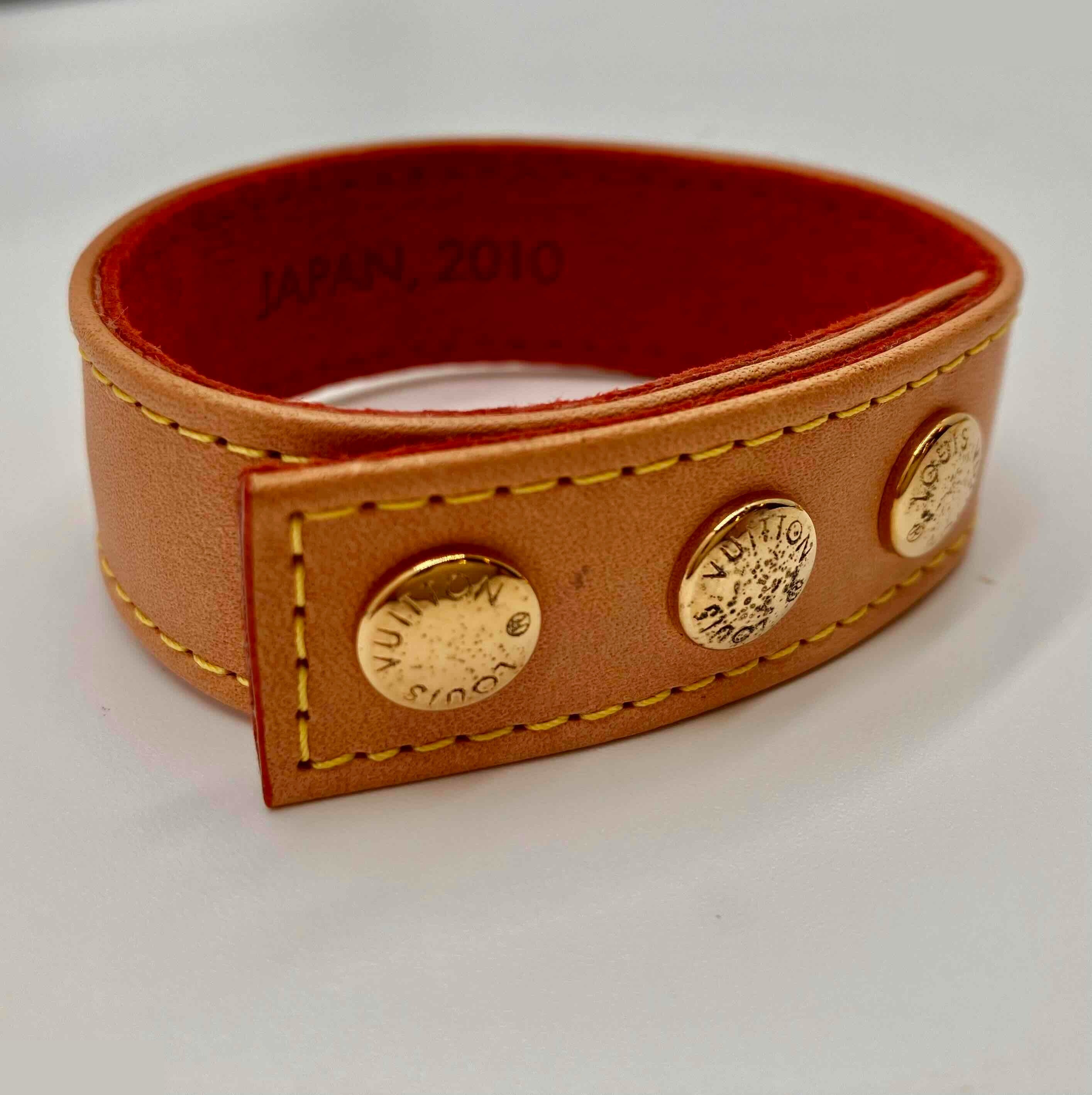 Bracelet, wrist circumference approximately 17cm