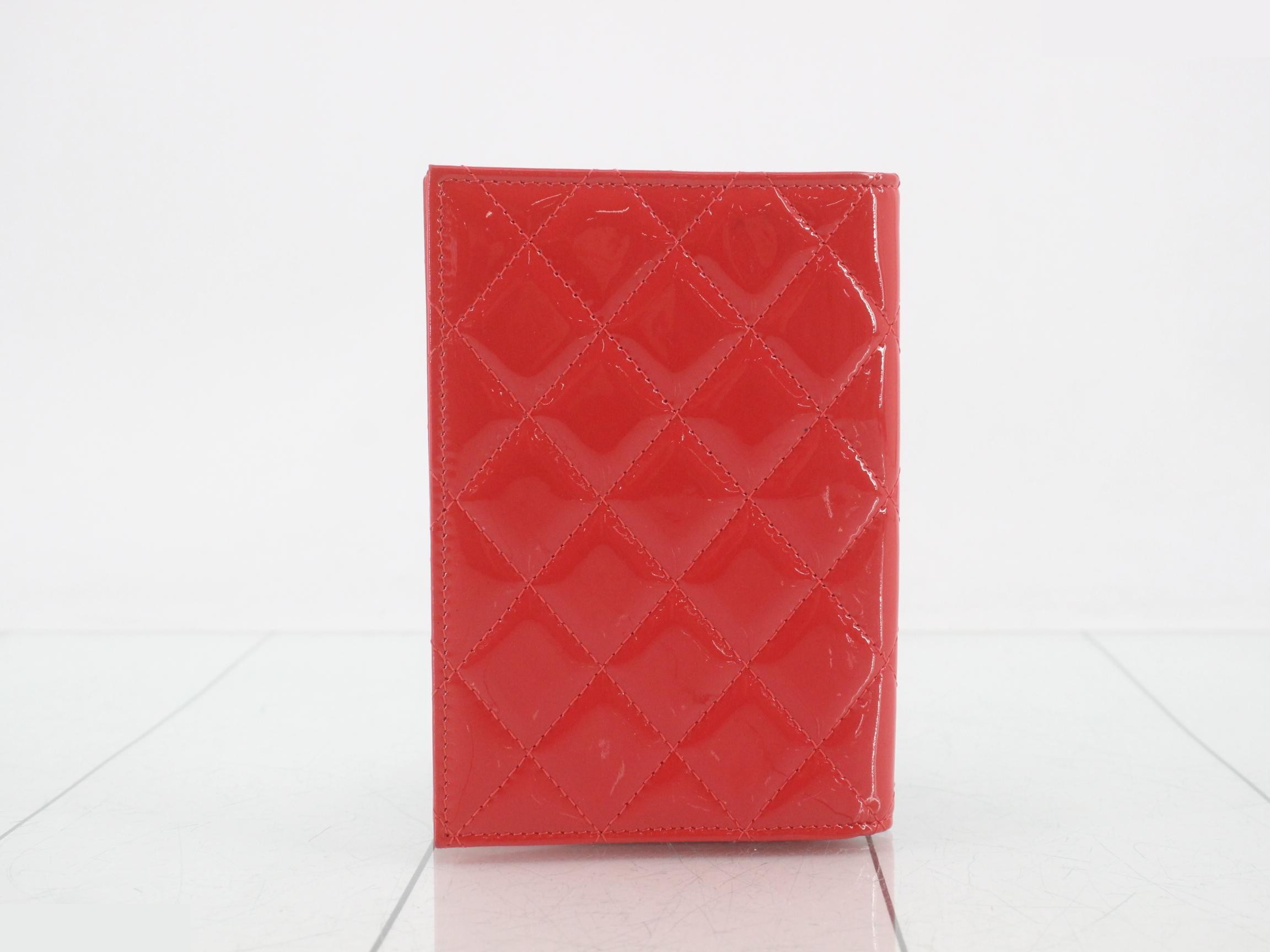 Enamel (bag) passport case, no sticker. — view 2