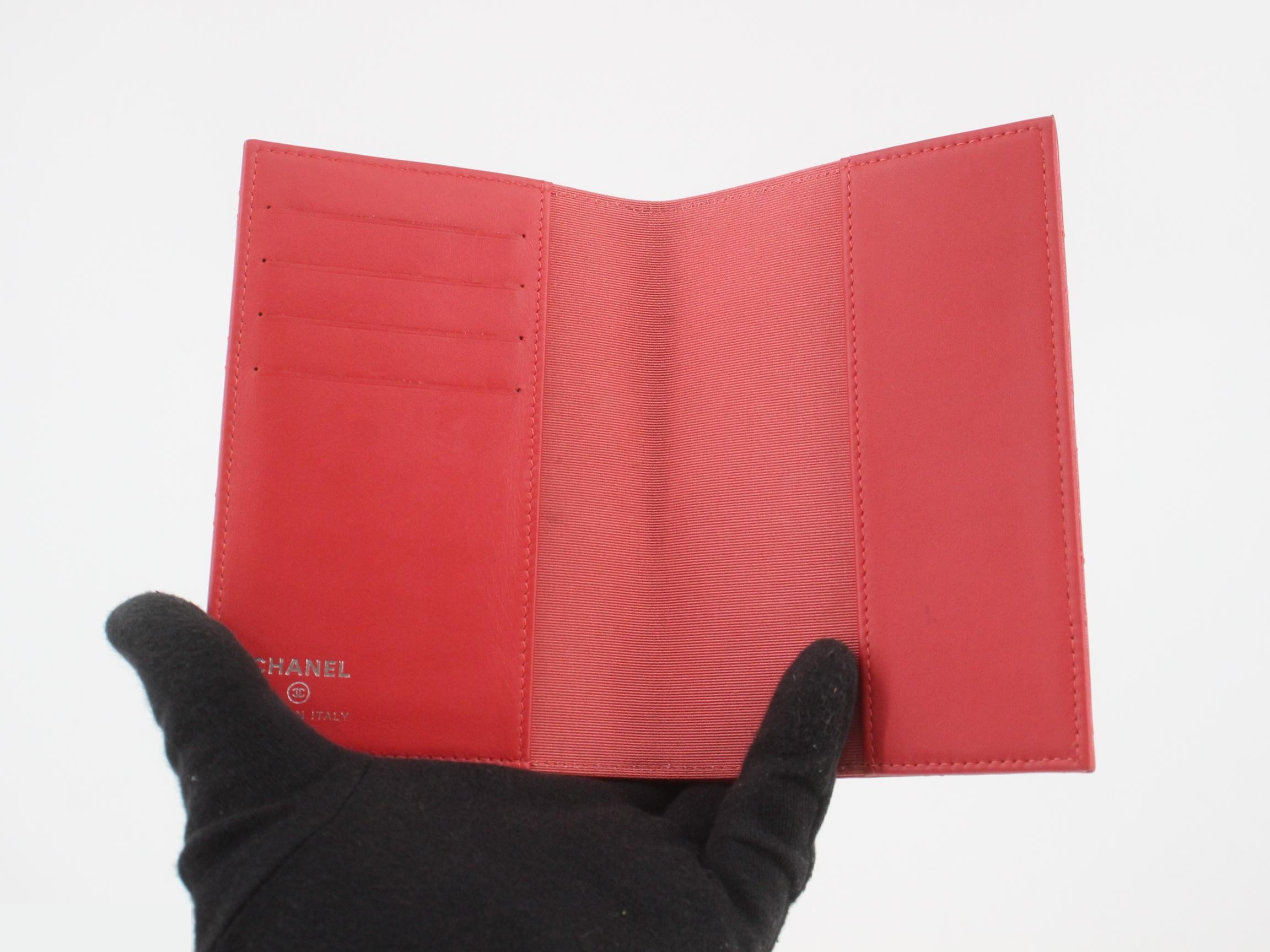 Enamel (bag) passport case, no sticker. — view 4