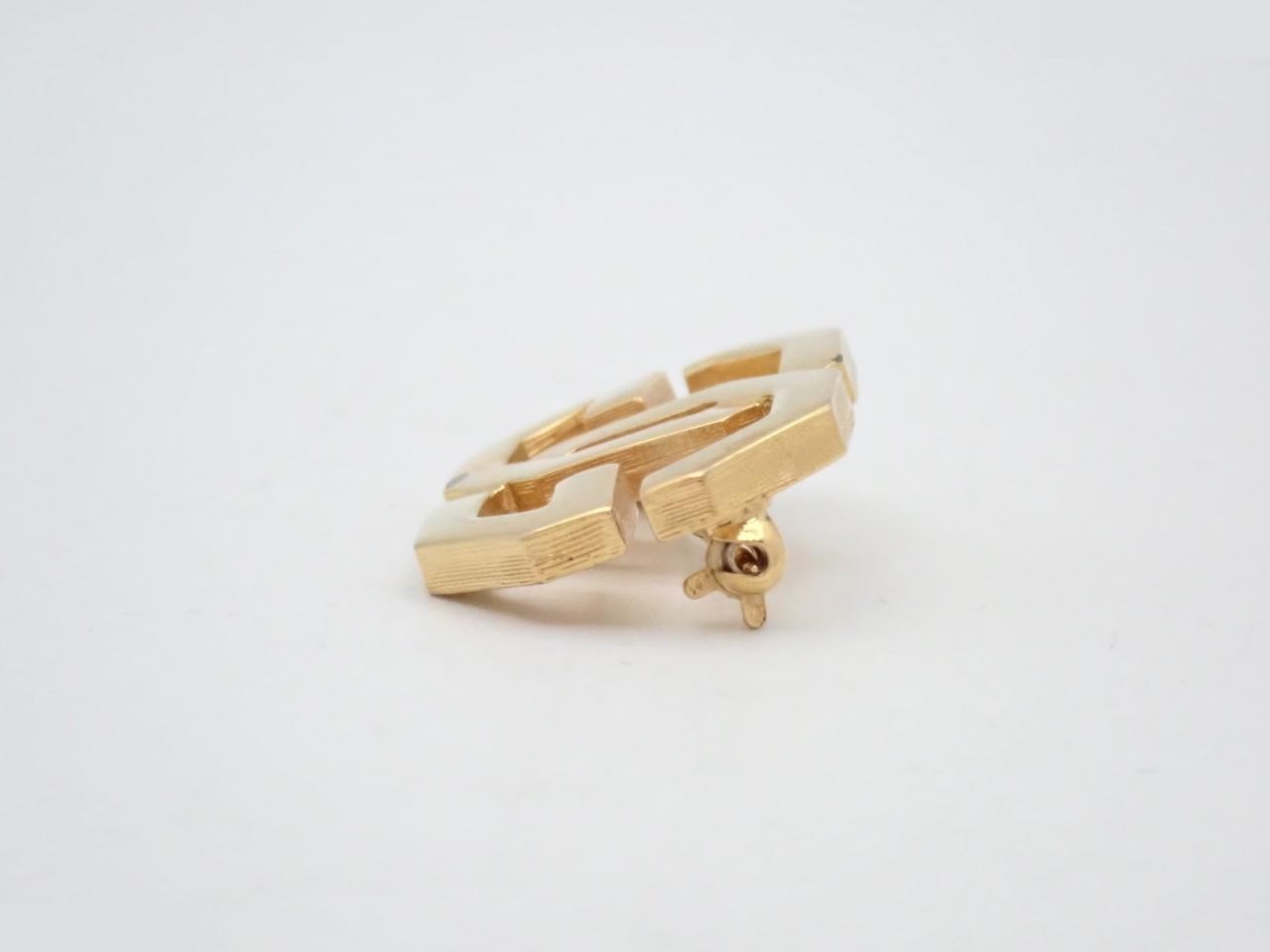 brooch — view 3