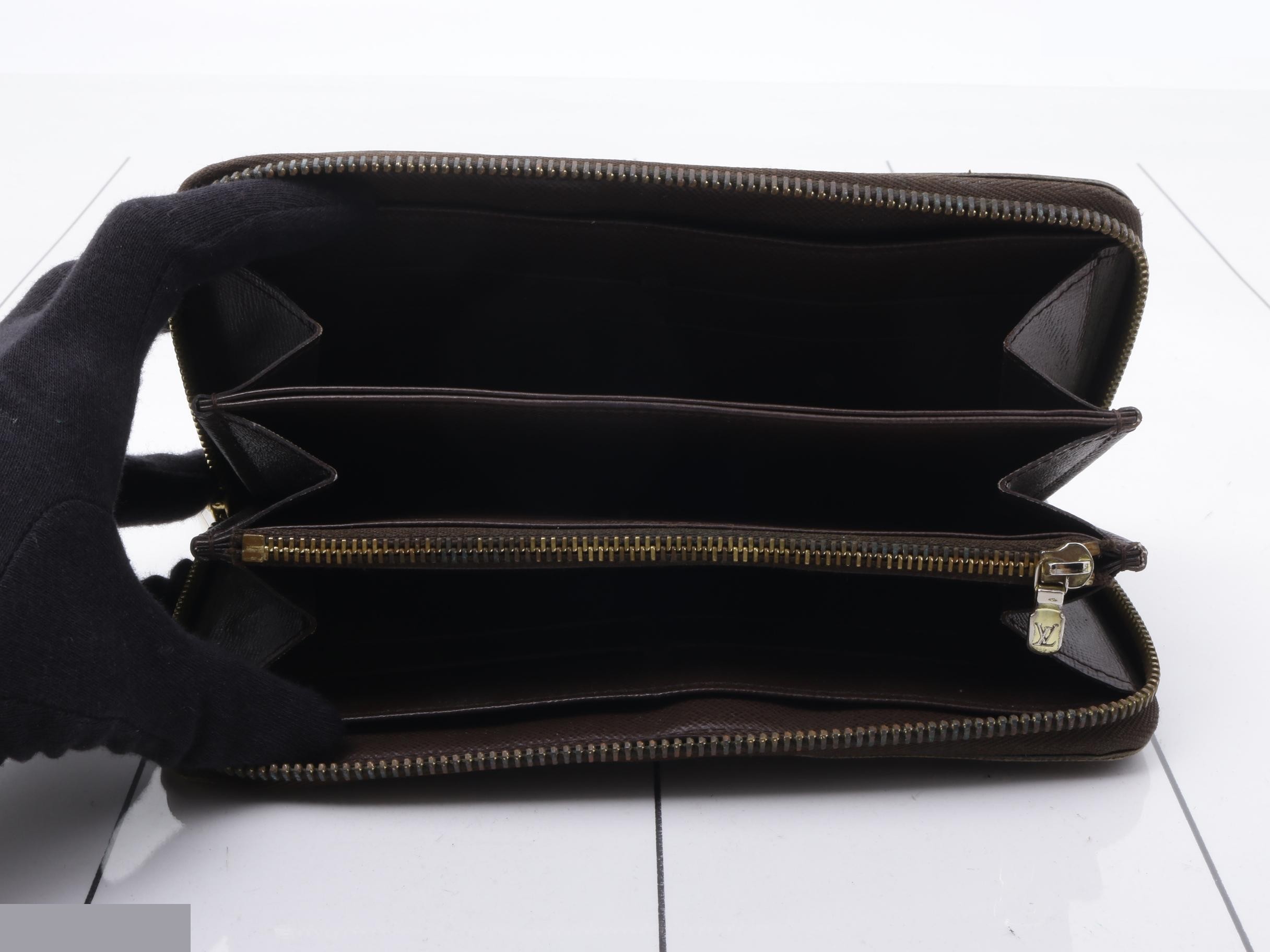 Damier Zippy Wallet — view 4