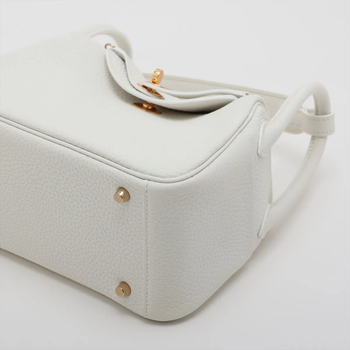 [Individually packaged] Hermes Lindy Mini 20 Taurillon Clemence New White Gold Hardware B: 2023 — view 3
