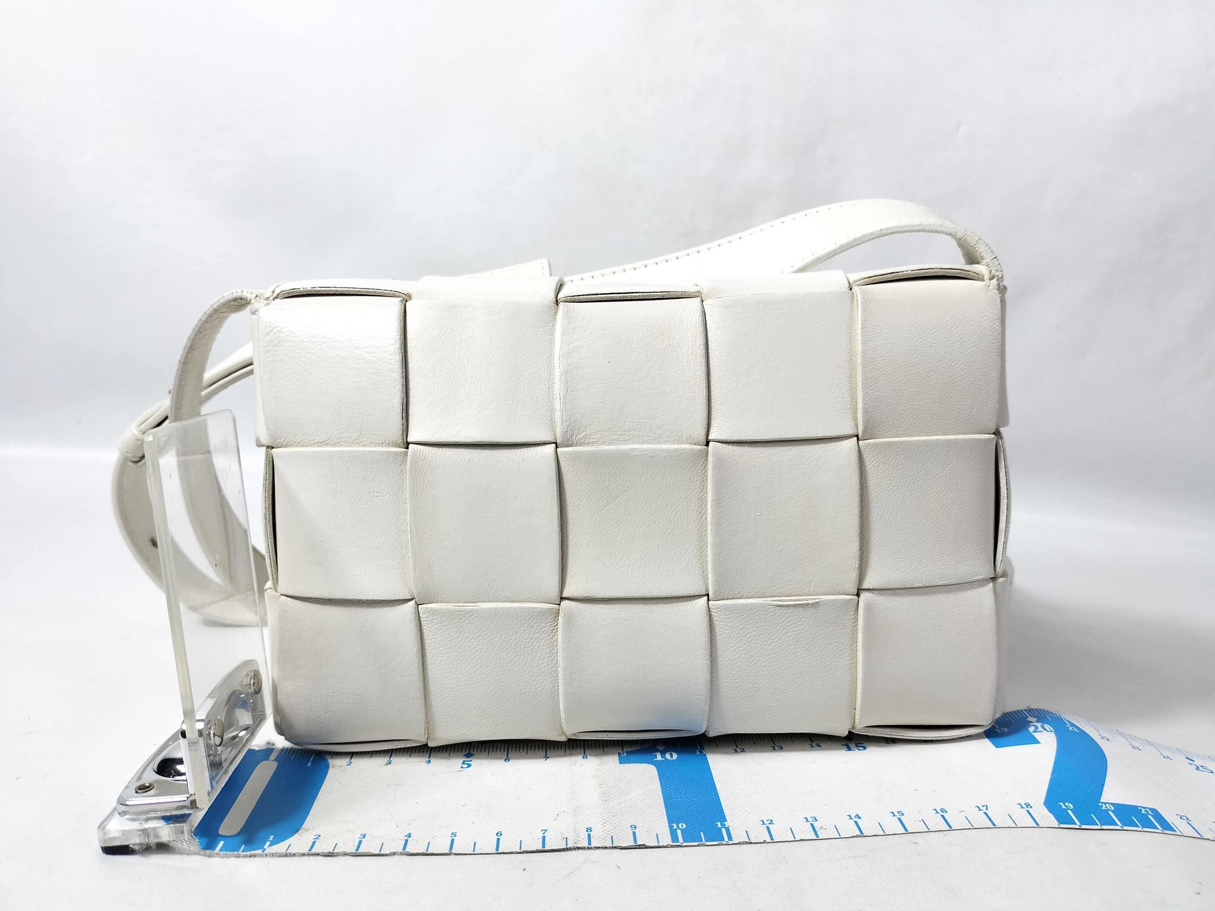 Intrecciato Cassette White Leather Shoulder Bag 730848 — view 2