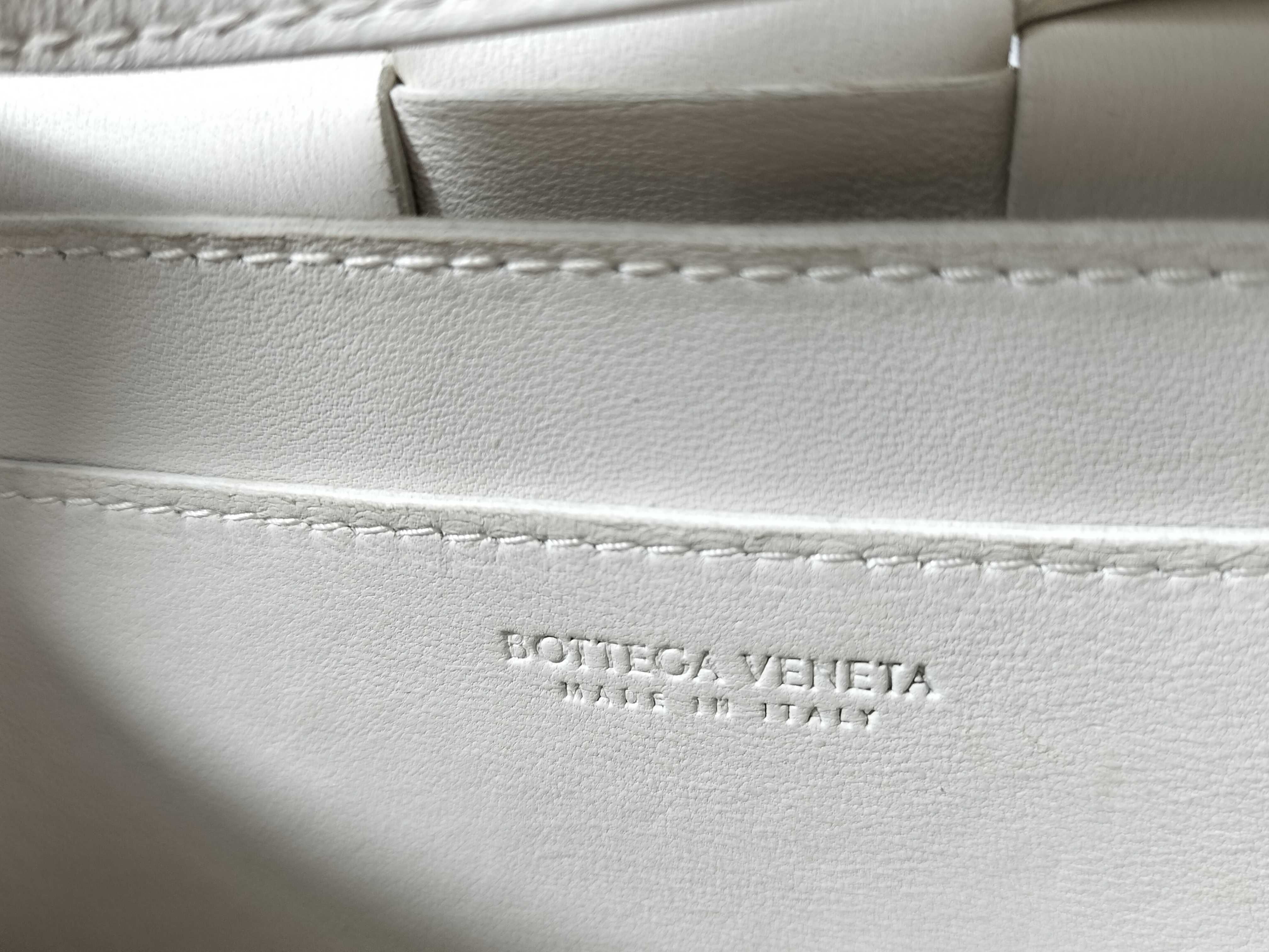Intrecciato Cassette White Leather Shoulder Bag 730848 — view 12