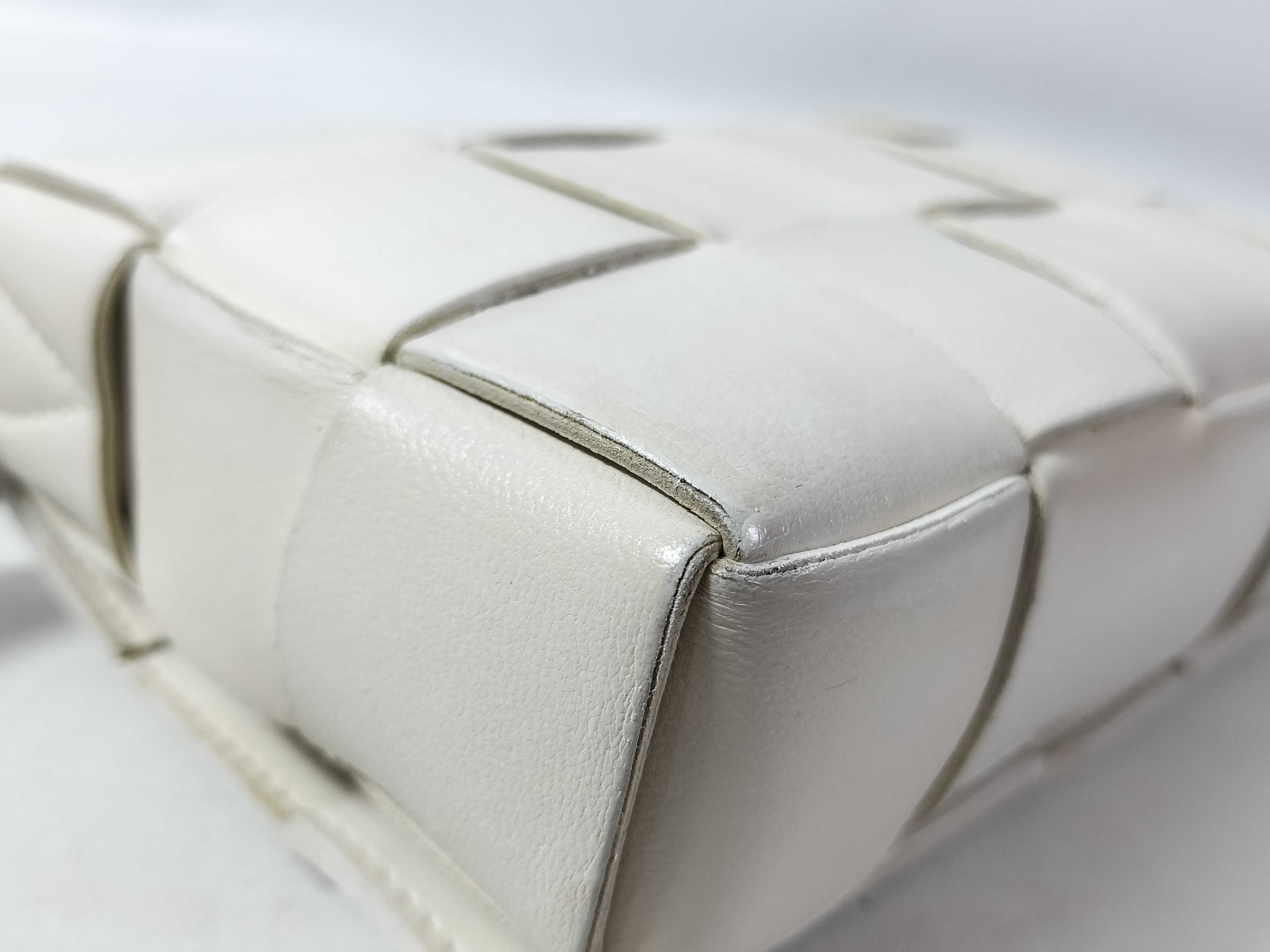 Intrecciato Cassette White Leather Shoulder Bag 730848 — view 6