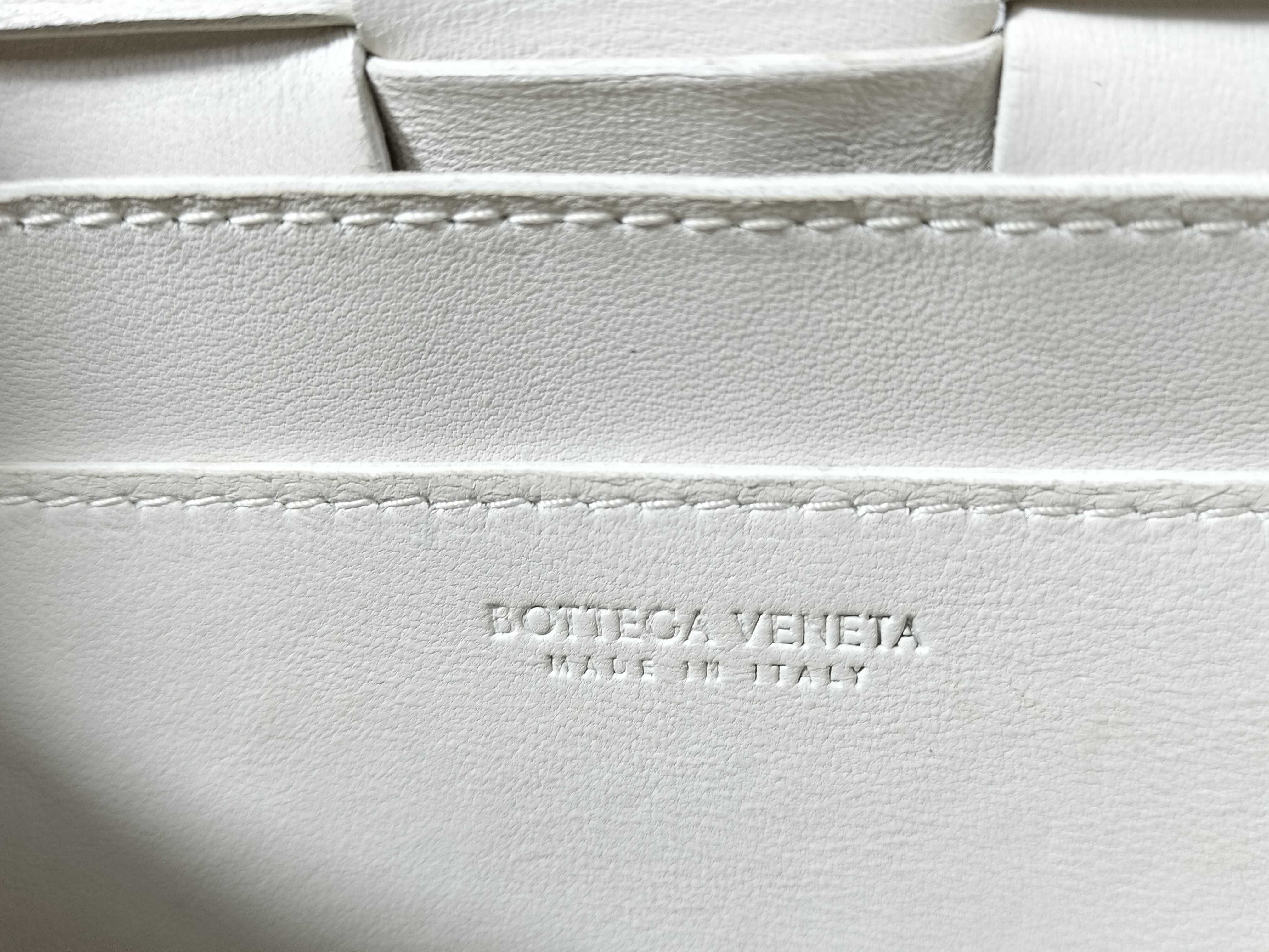 Intrecciato Cassette White Leather Shoulder Bag 730848 — view 10