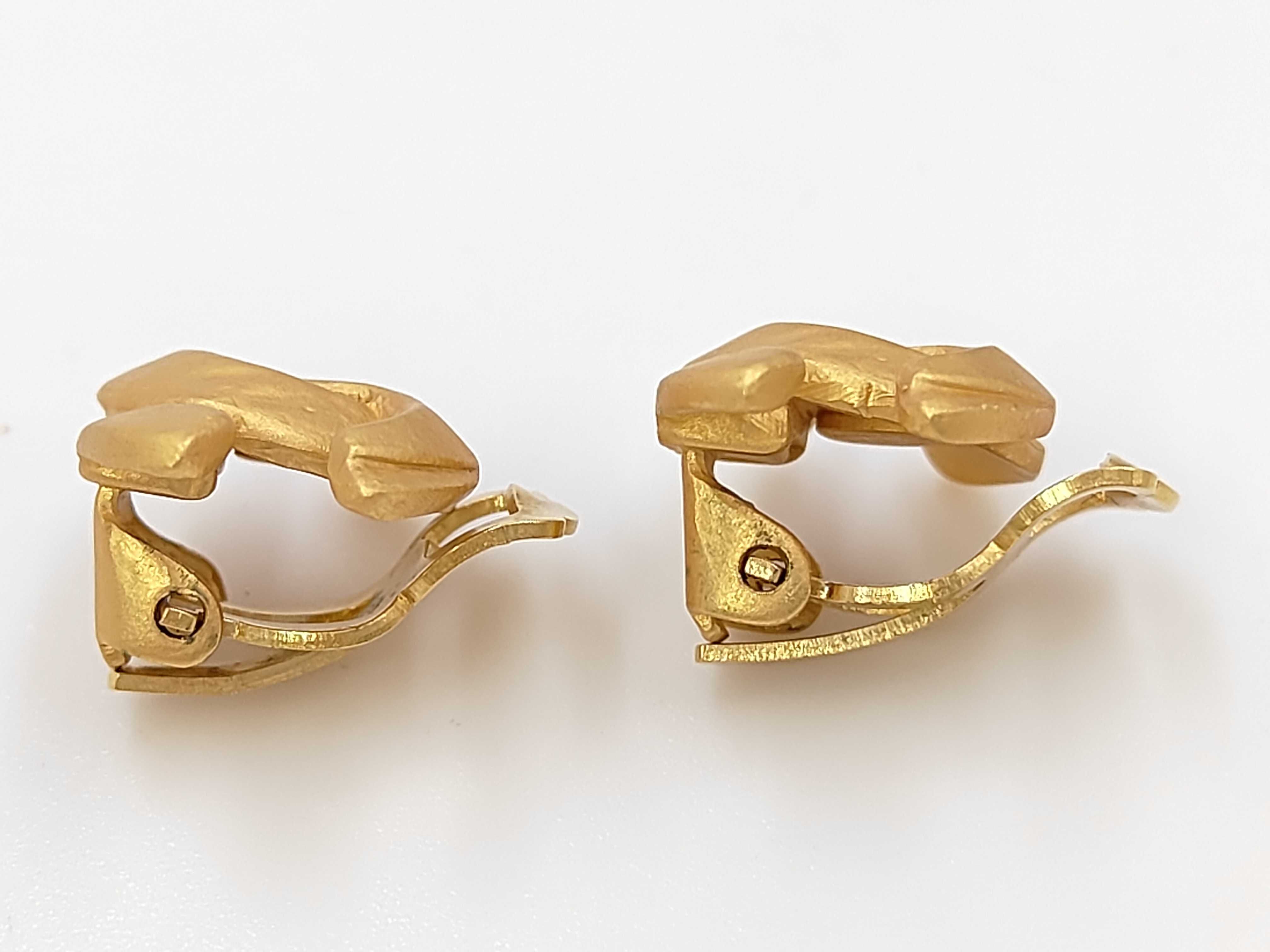 Coco Mark Matte Gold Earrings 00T — view 2